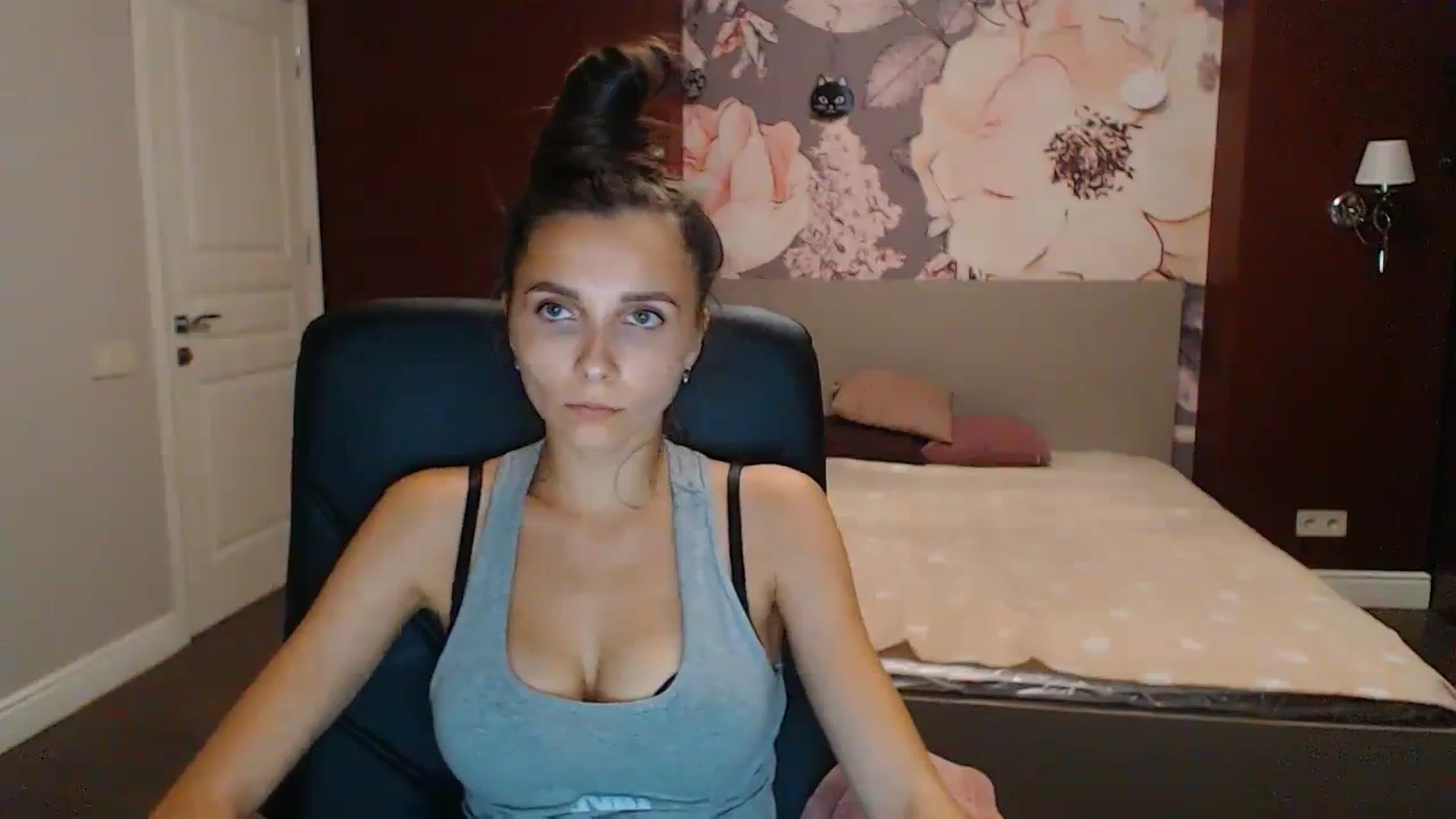 Gallery image thumbnail from Karina_Mils's myfreecams stream on, 09/02/2023, 16:52 image 18 of 20