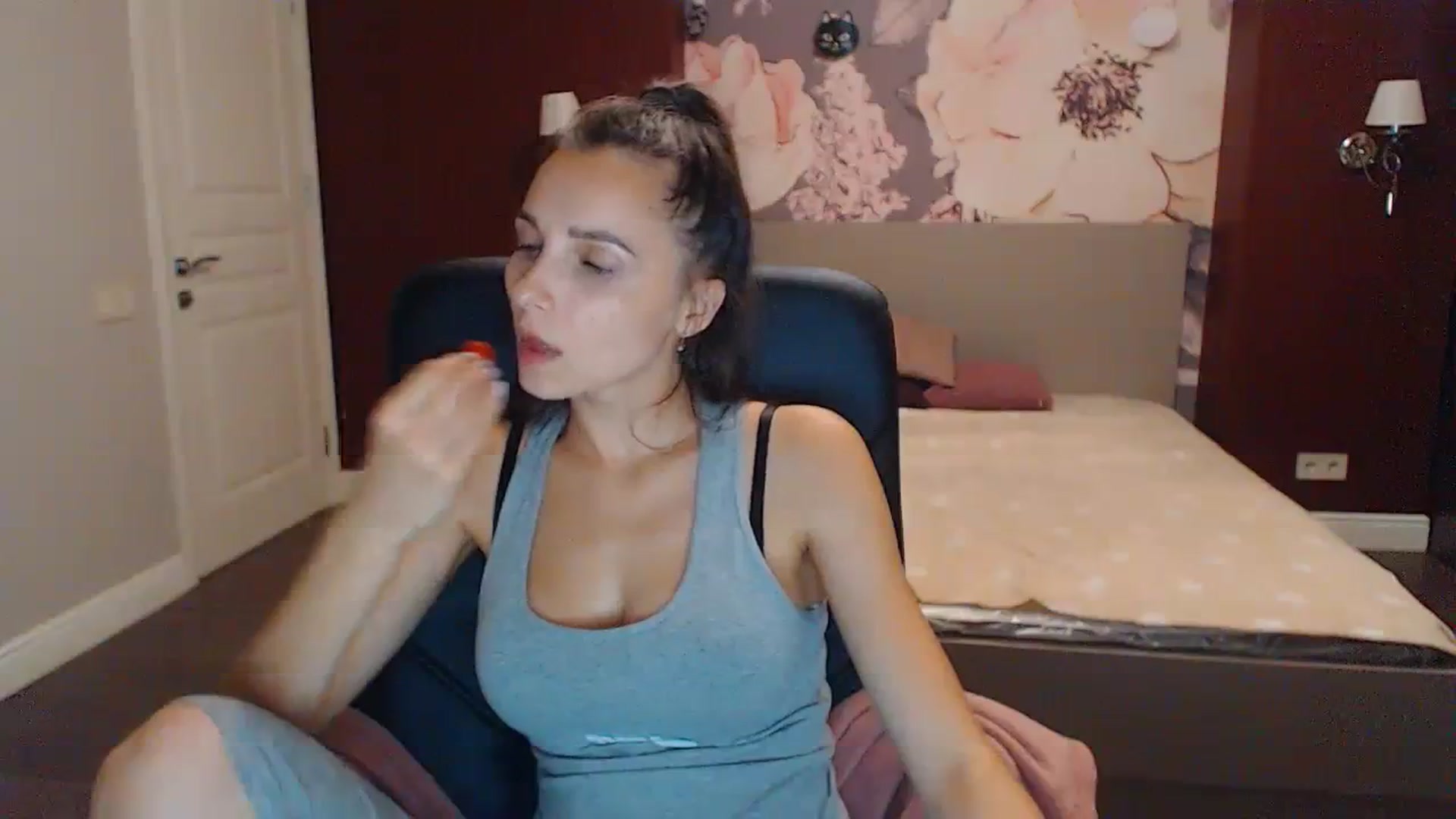Gallery image thumbnail from Karina_Mils's myfreecams stream on, 09/02/2023, 16:52 image 4 of 20