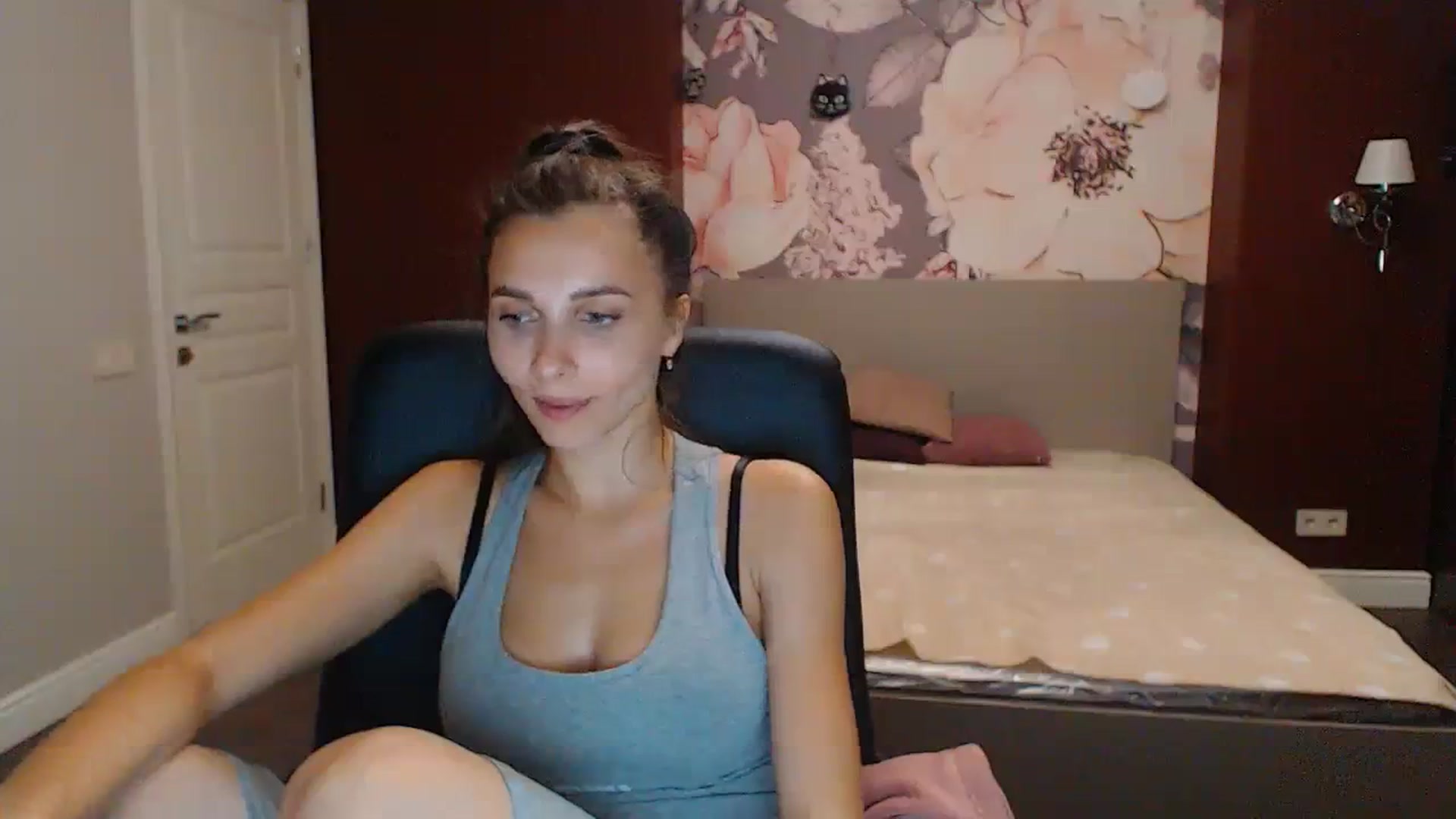 Gallery image thumbnail from Karina_Mils's myfreecams stream on, 09/02/2023, 16:52 image 12 of 20