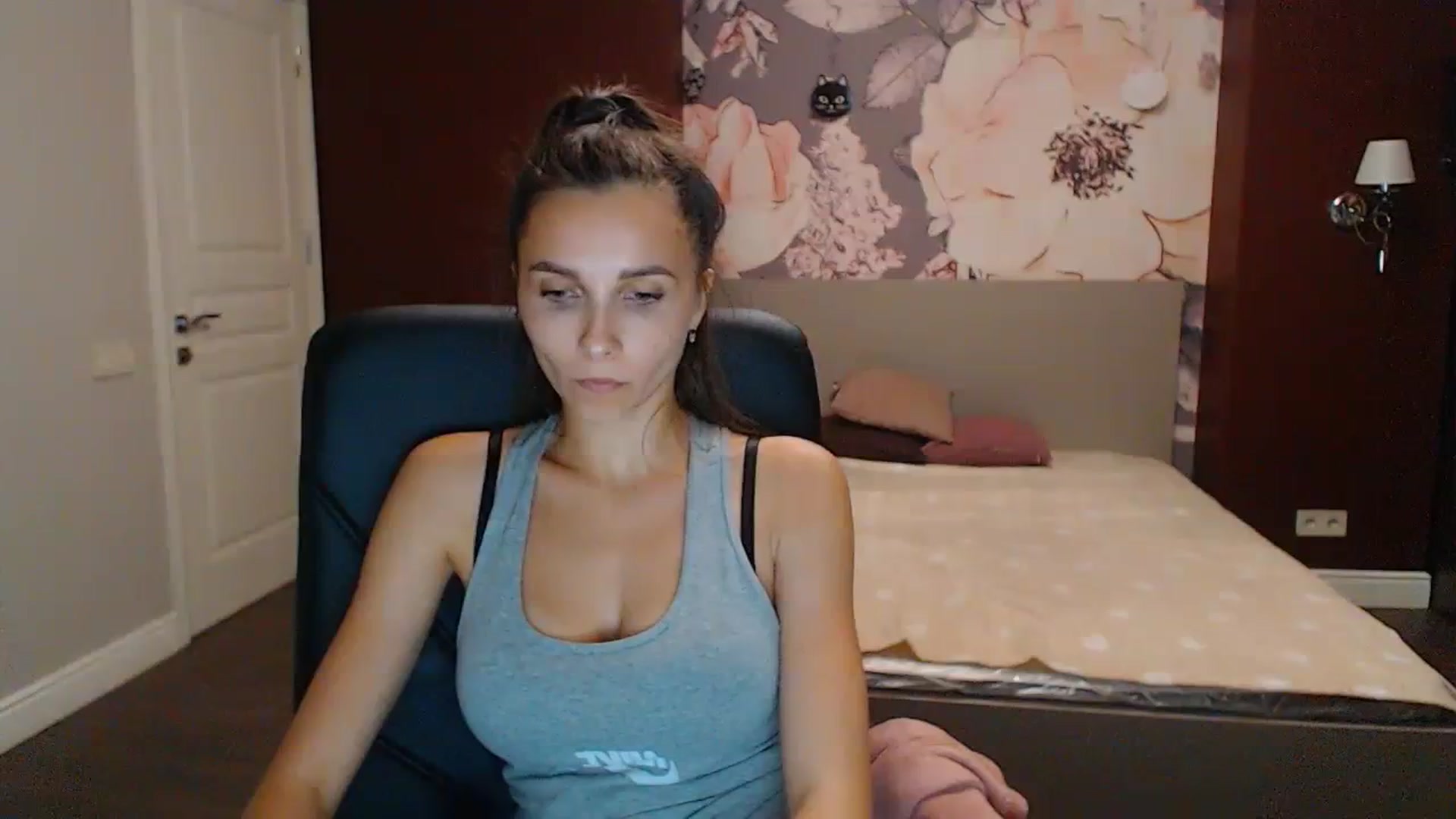 Gallery image thumbnail from Karina_Mils's myfreecams stream on, 09/02/2023, 16:52 image 15 of 20