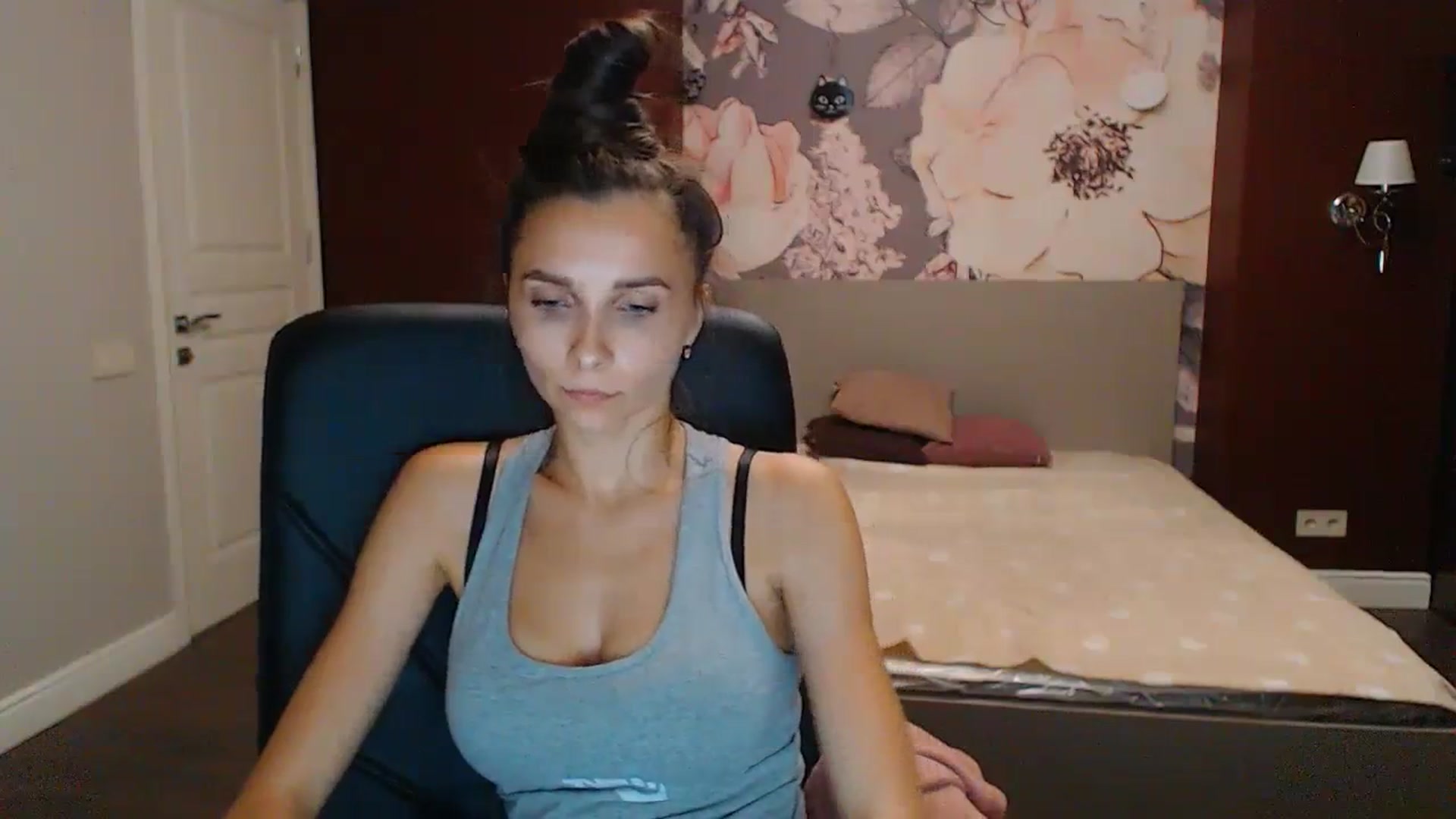Gallery image thumbnail from Karina_Mils's myfreecams stream on, 09/02/2023, 16:52 image 17 of 20