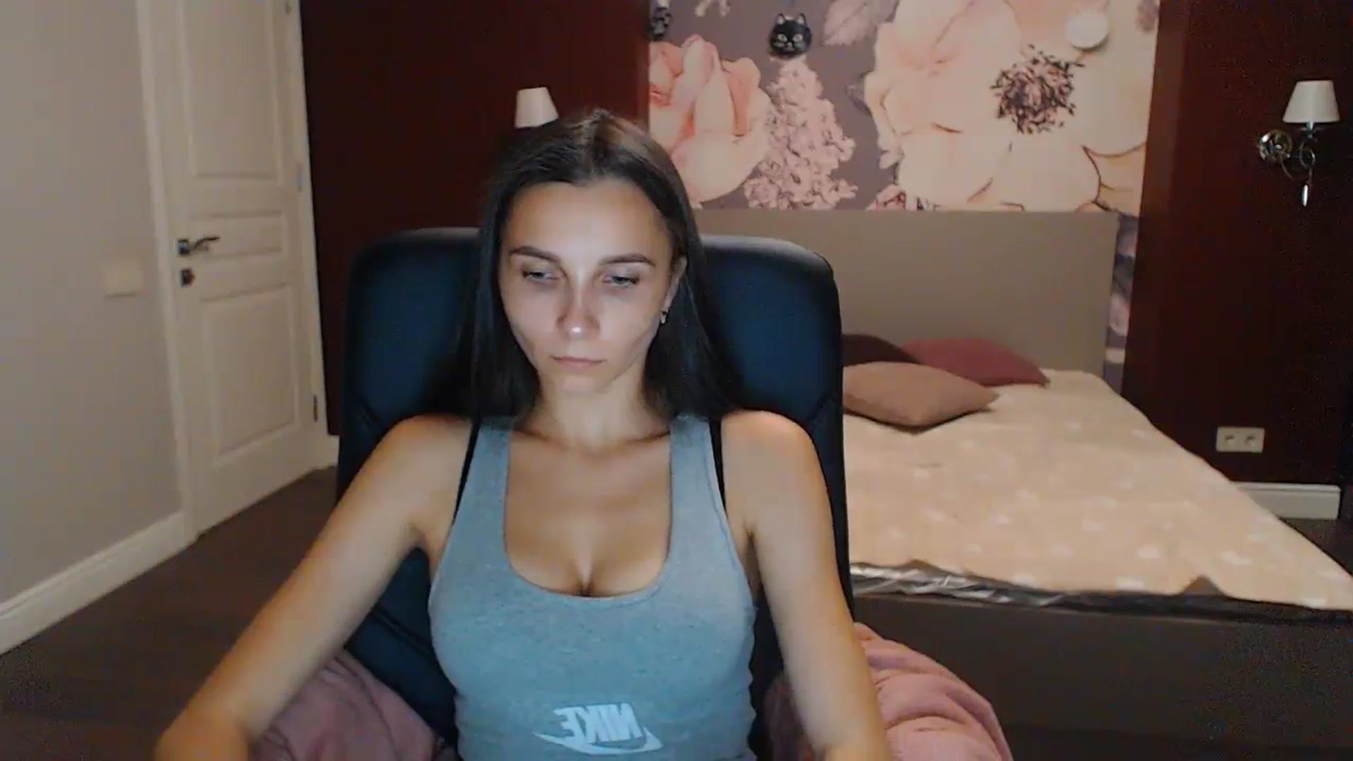 Gallery image thumbnail from Karina_Mils's myfreecams stream on, 09/08/2023, 16:33 image 16 of 20