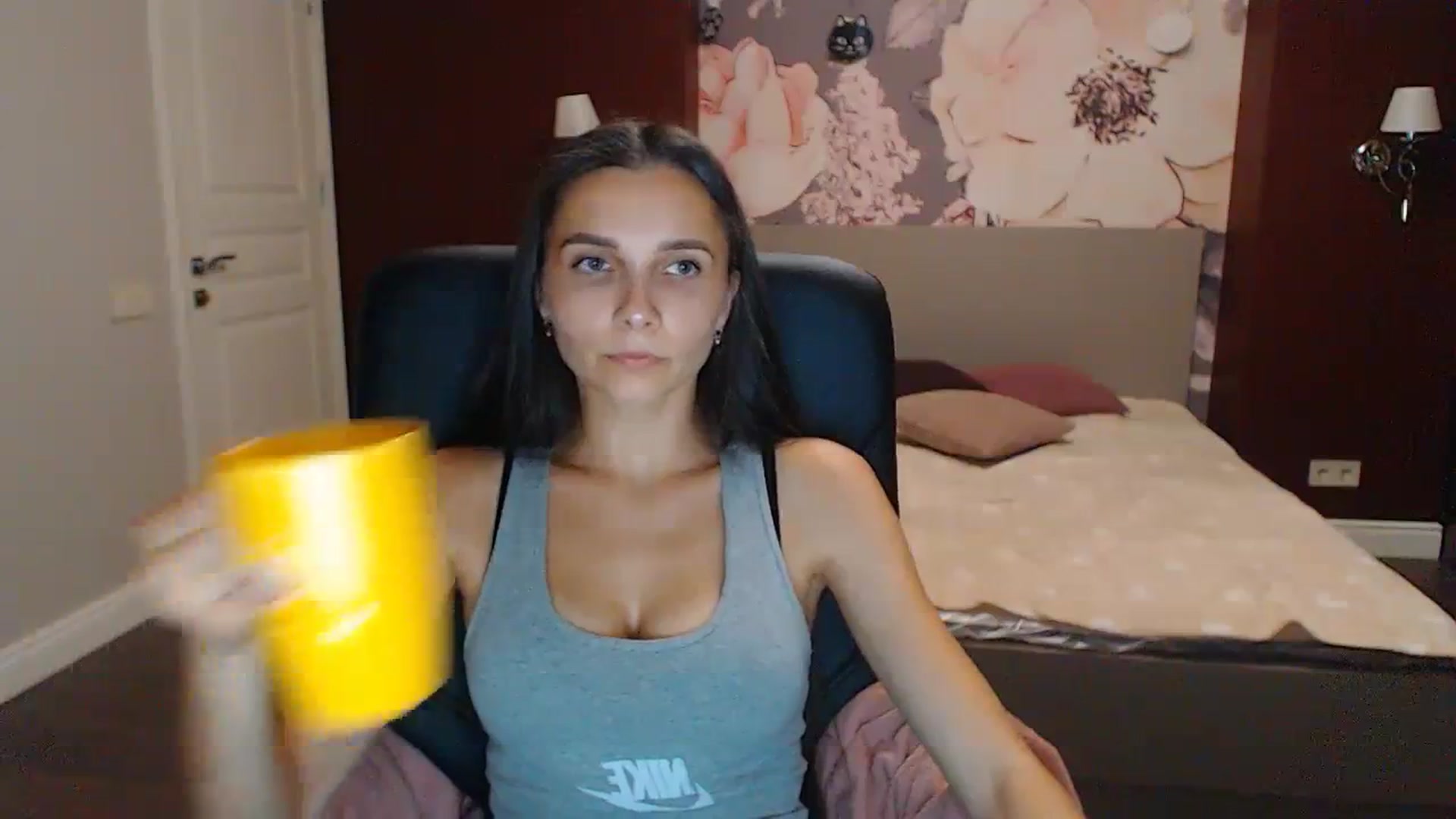 Gallery image thumbnail from Karina_Mils's myfreecams stream on, 09/08/2023, 16:33 image 14 of 20