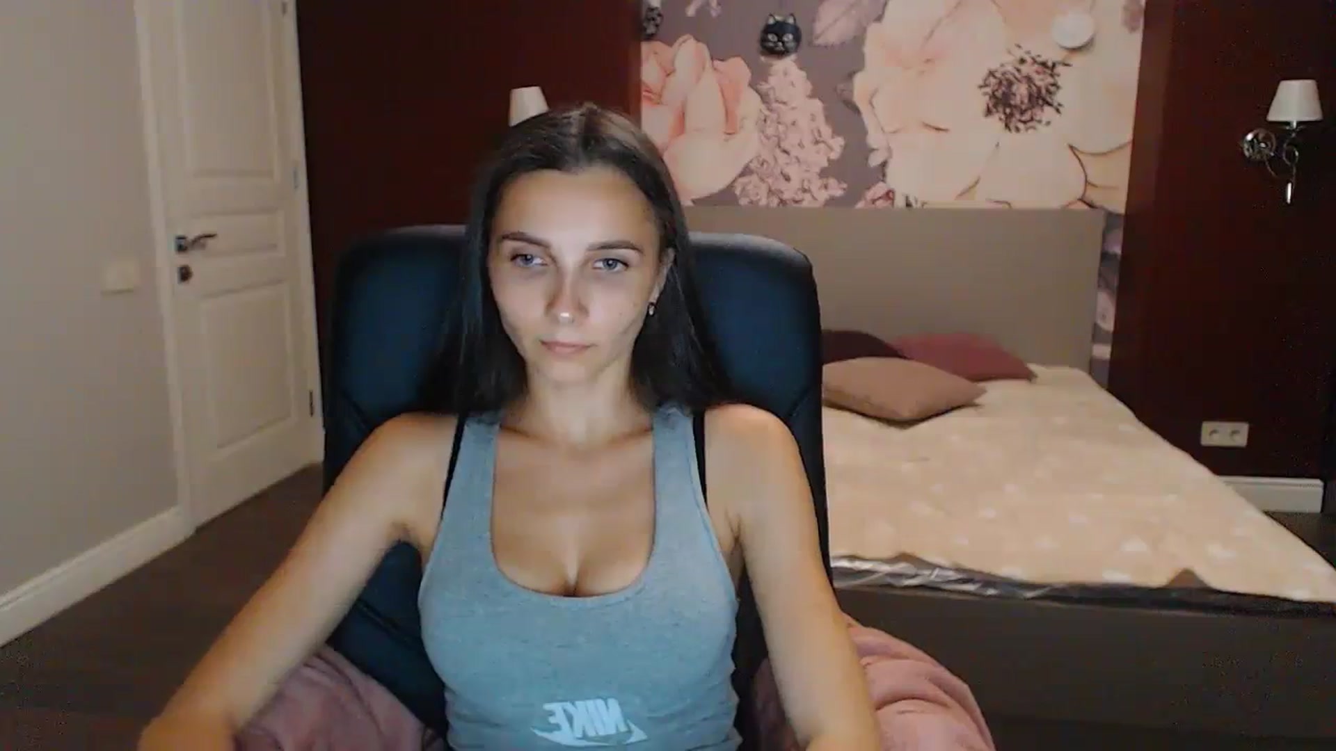 Gallery image thumbnail from Karina_Mils's myfreecams stream on, 09/08/2023, 16:33 image 6 of 20
