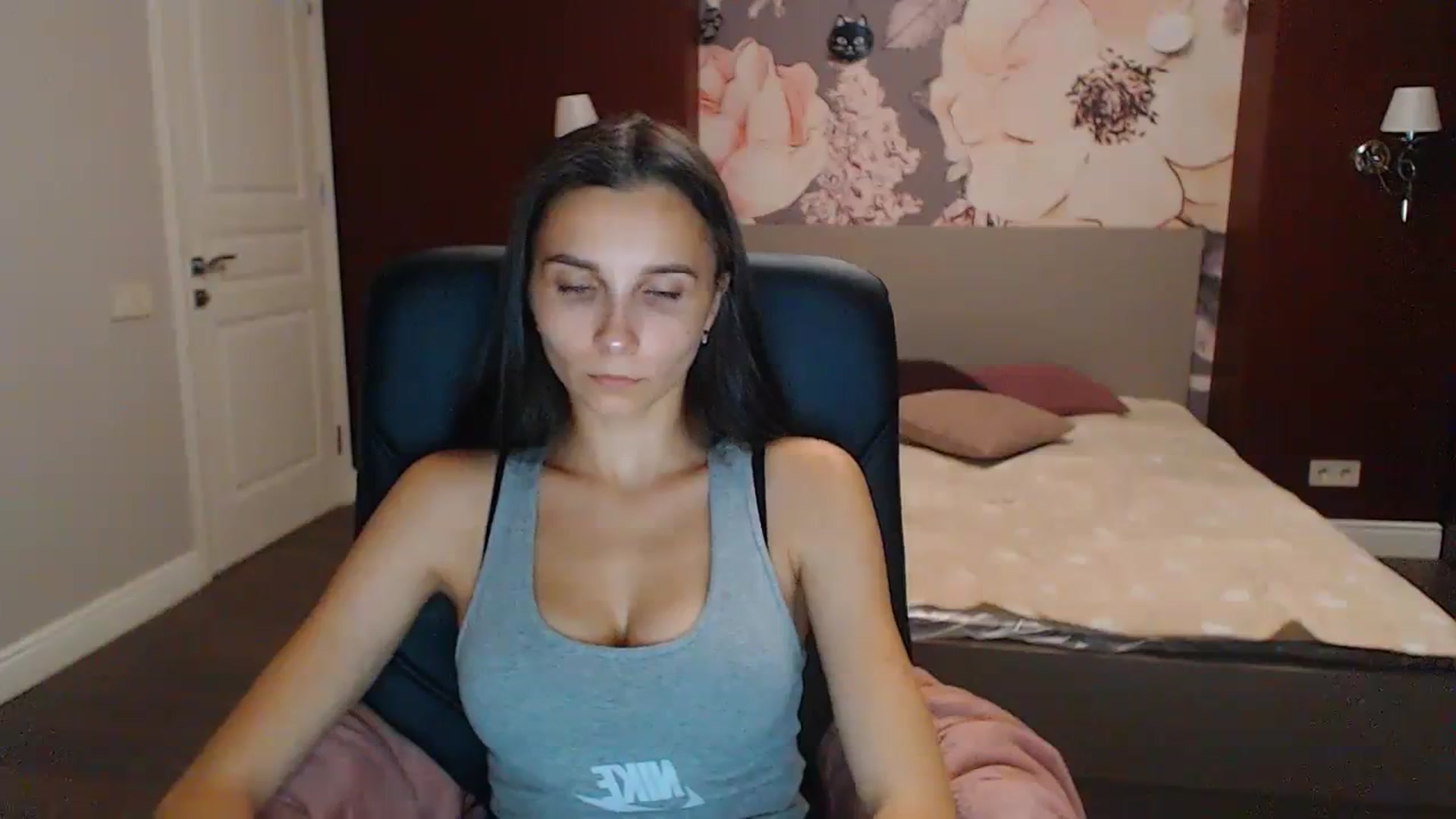 Gallery image thumbnail from Karina_Mils's myfreecams stream on, 09/08/2023, 16:33 image 9 of 20
