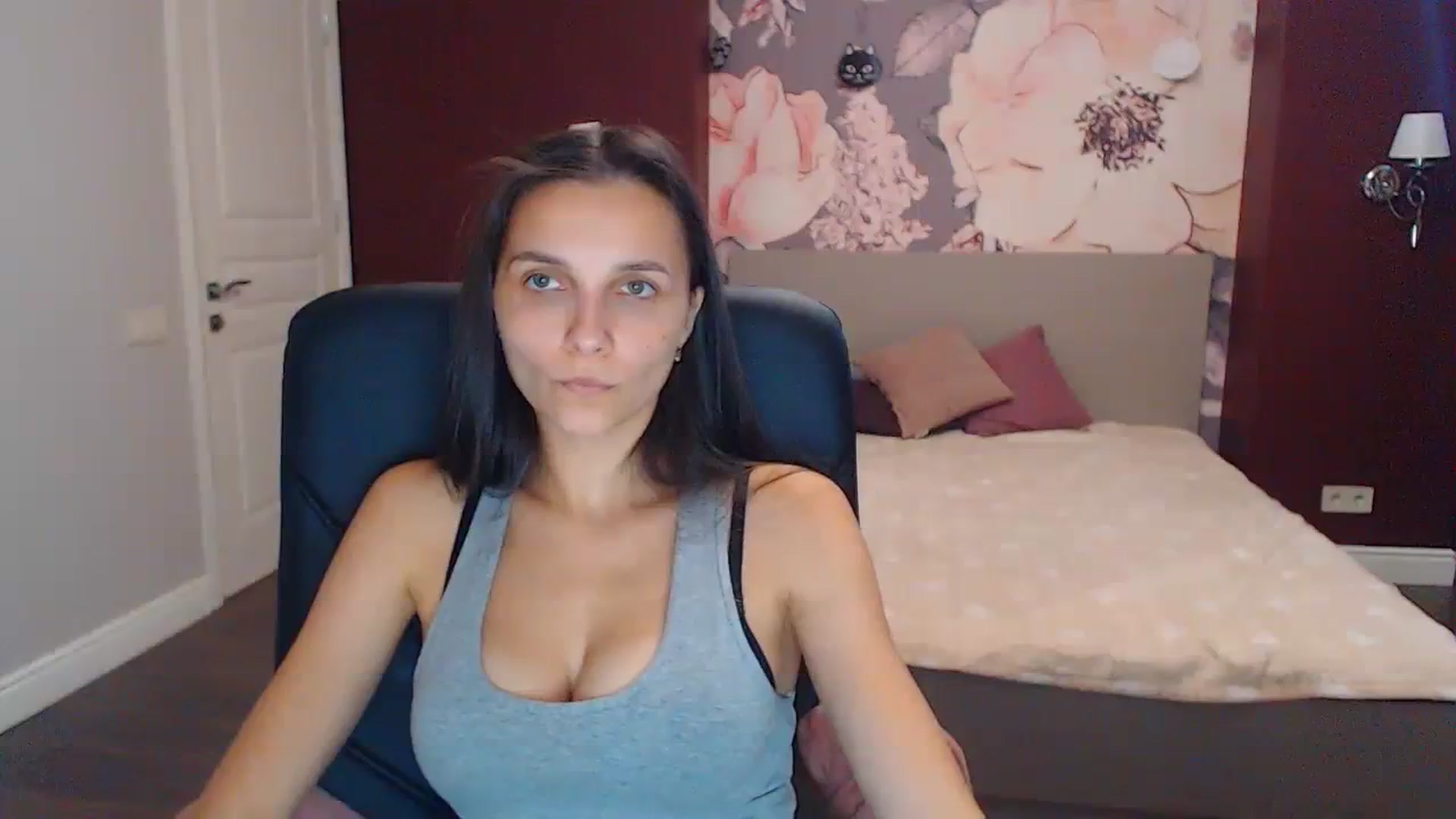 Gallery image thumbnail from Karina_Mils's myfreecams stream on, 09/09/2023, 10:08 image 5 of 20