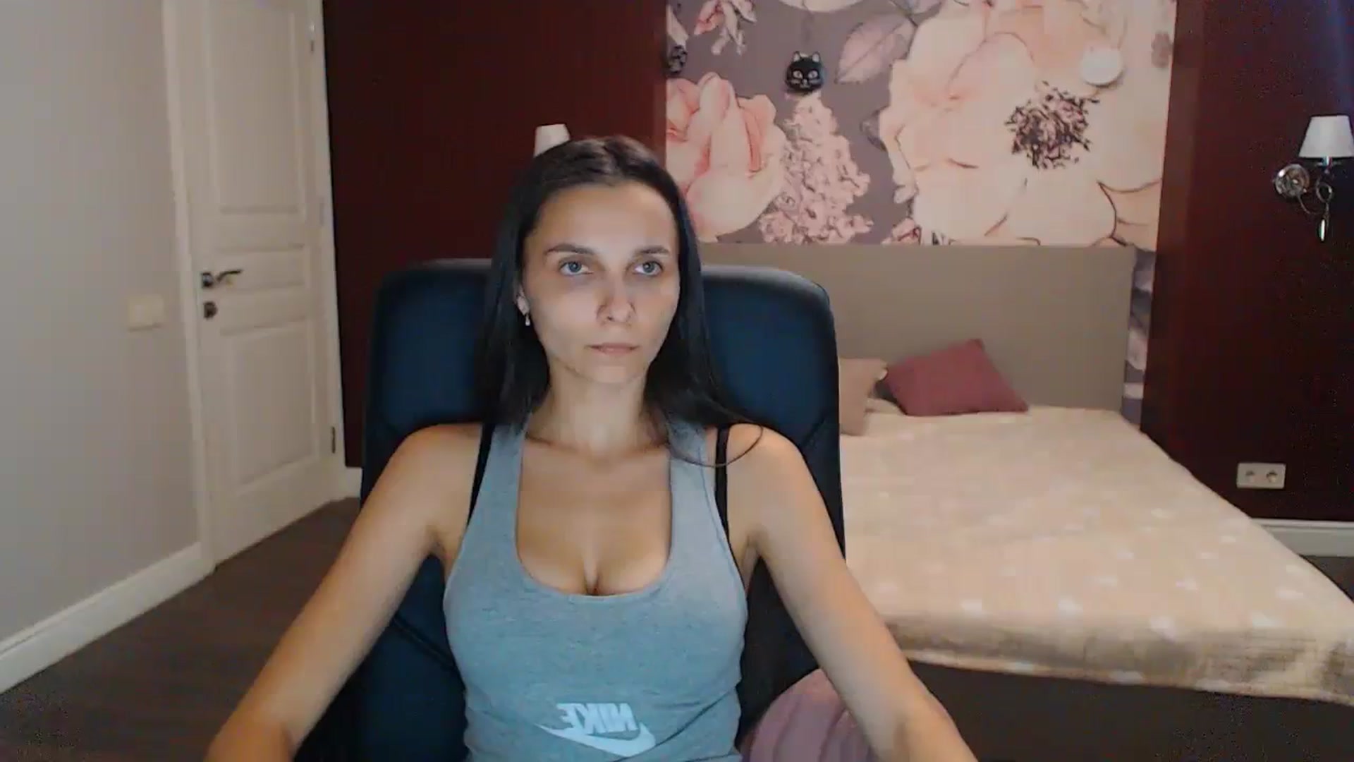 Gallery image thumbnail from Karina_Mils's myfreecams stream on, 09/09/2023, 14:24 image 11 of 20