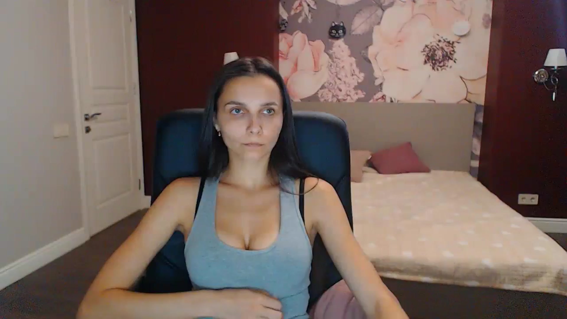 Gallery image thumbnail from Karina_Mils's myfreecams stream on, 09/09/2023, 14:24 image 10 of 20