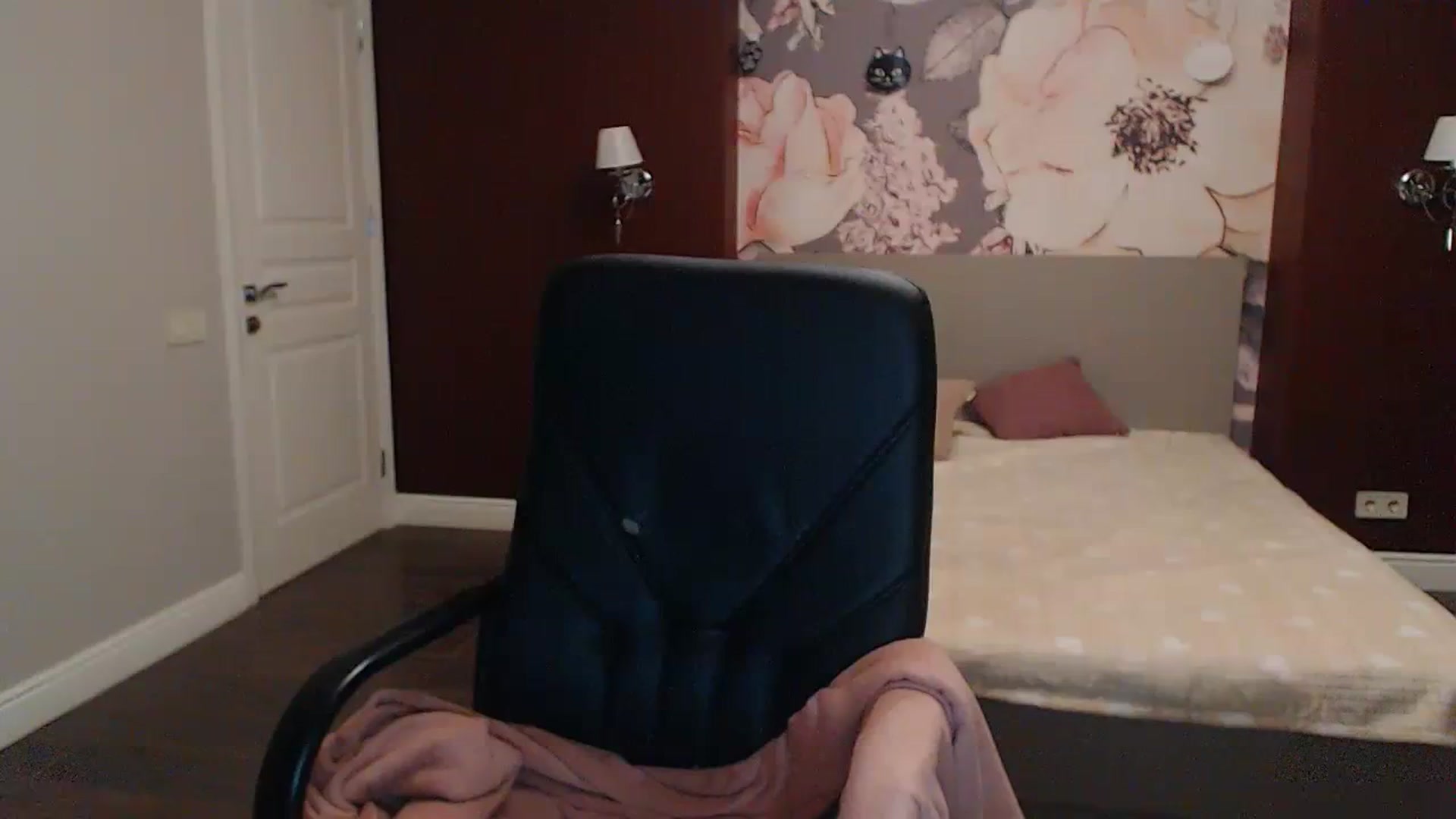 Gallery image thumbnail from Karina_Mils's myfreecams stream on, 09/09/2023, 17:39 image 6 of 20