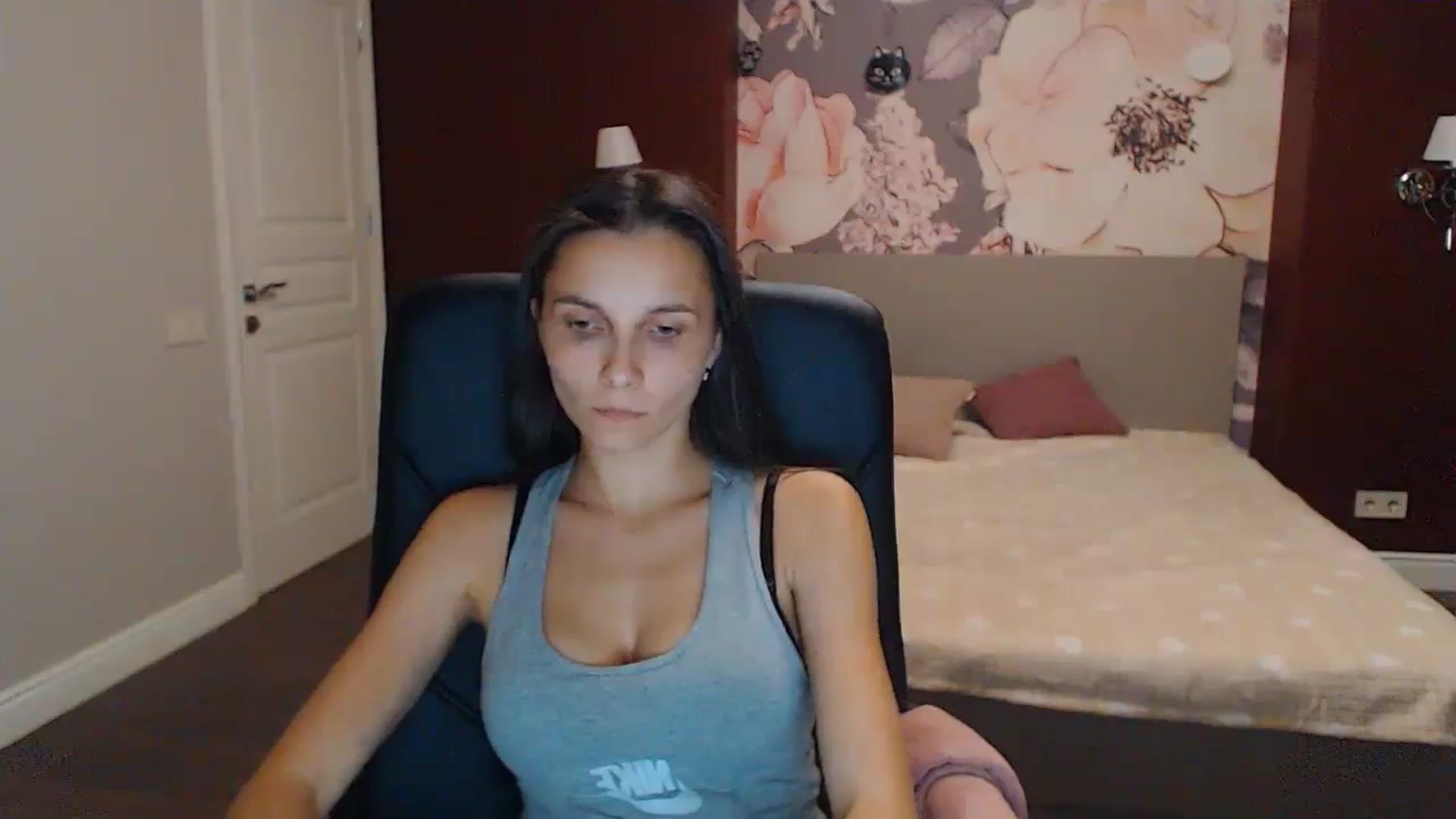 Gallery image thumbnail from Karina_Mils's myfreecams stream on, 09/09/2023, 17:39 image 8 of 20