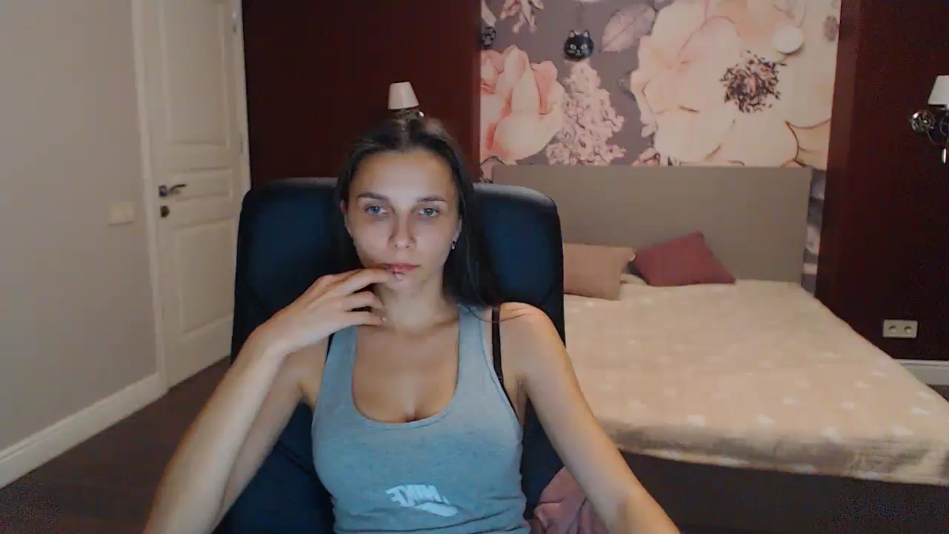 Gallery image thumbnail from Karina_Mils's myfreecams stream on, 09/09/2023, 17:39 image 12 of 20