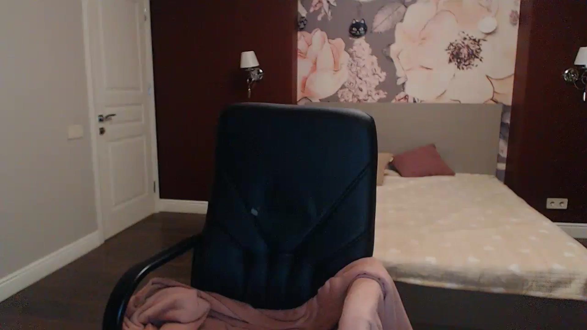 Gallery image thumbnail from Karina_Mils's myfreecams stream on, 09/09/2023, 17:39 image 5 of 20
