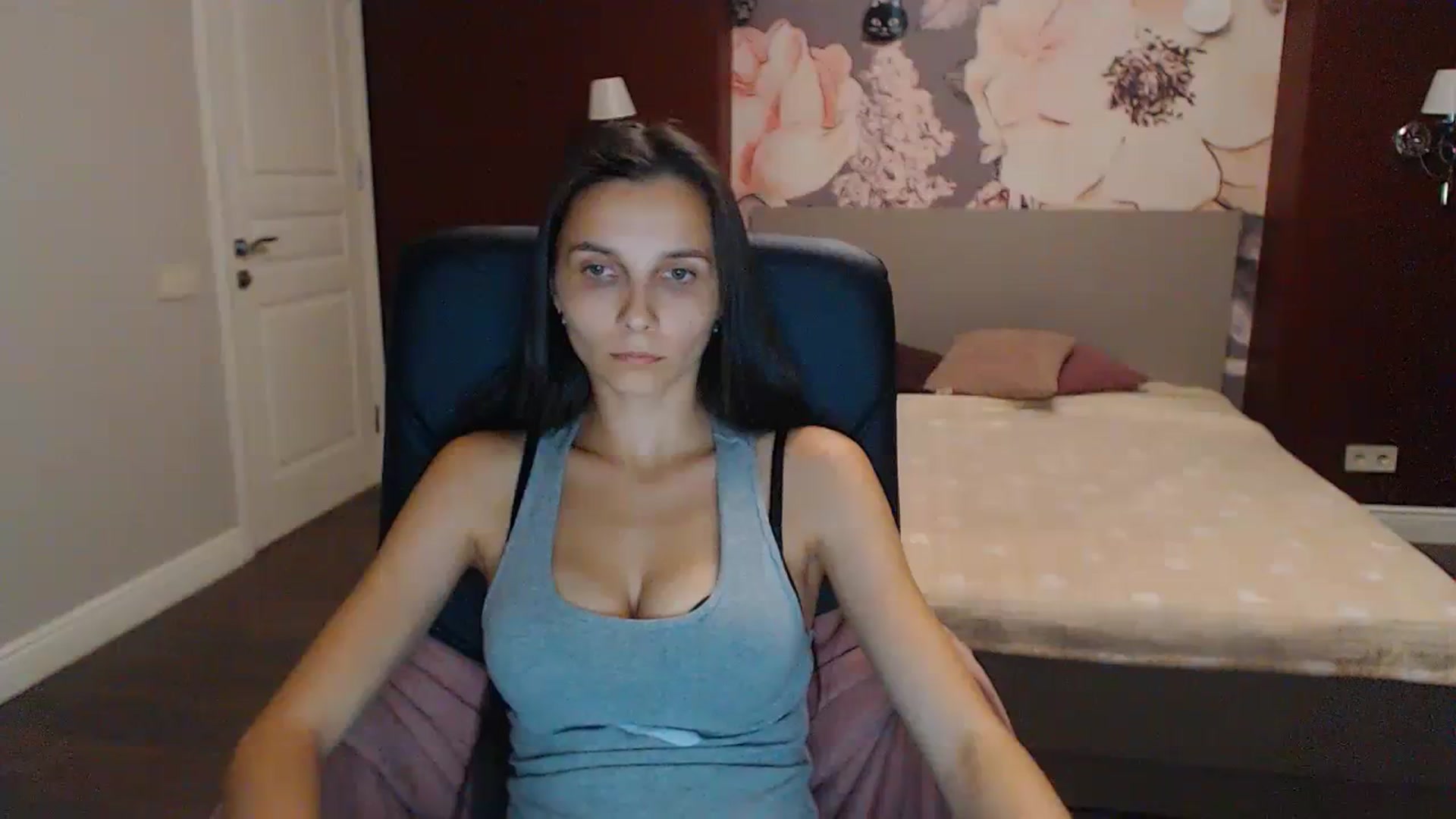Gallery image thumbnail from Karina_Mils's myfreecams stream on, 09/10/2023, 17:04 image 15 of 20