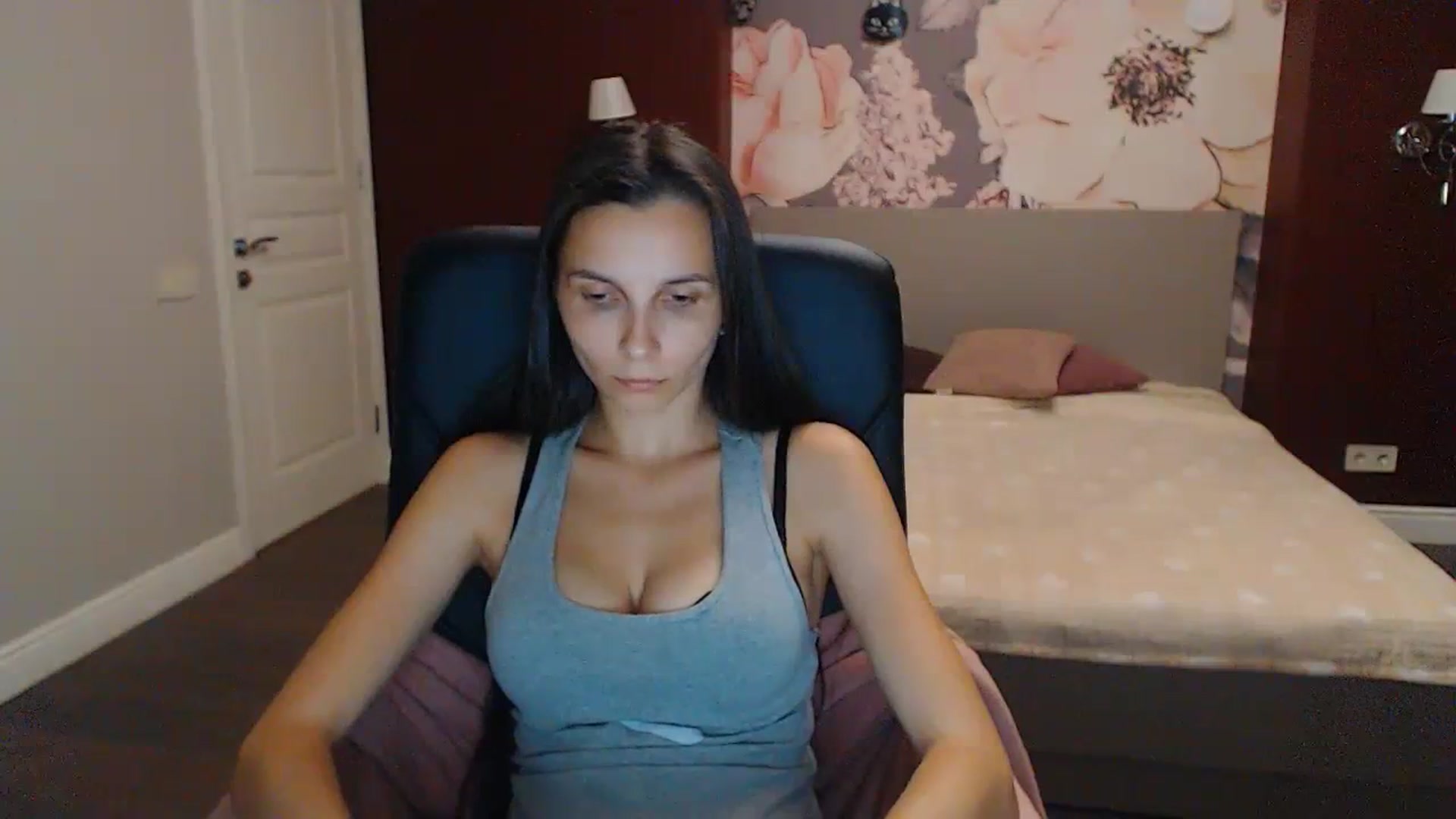 Gallery image thumbnail from Karina_Mils's myfreecams stream on, 09/10/2023, 17:04 image 16 of 20