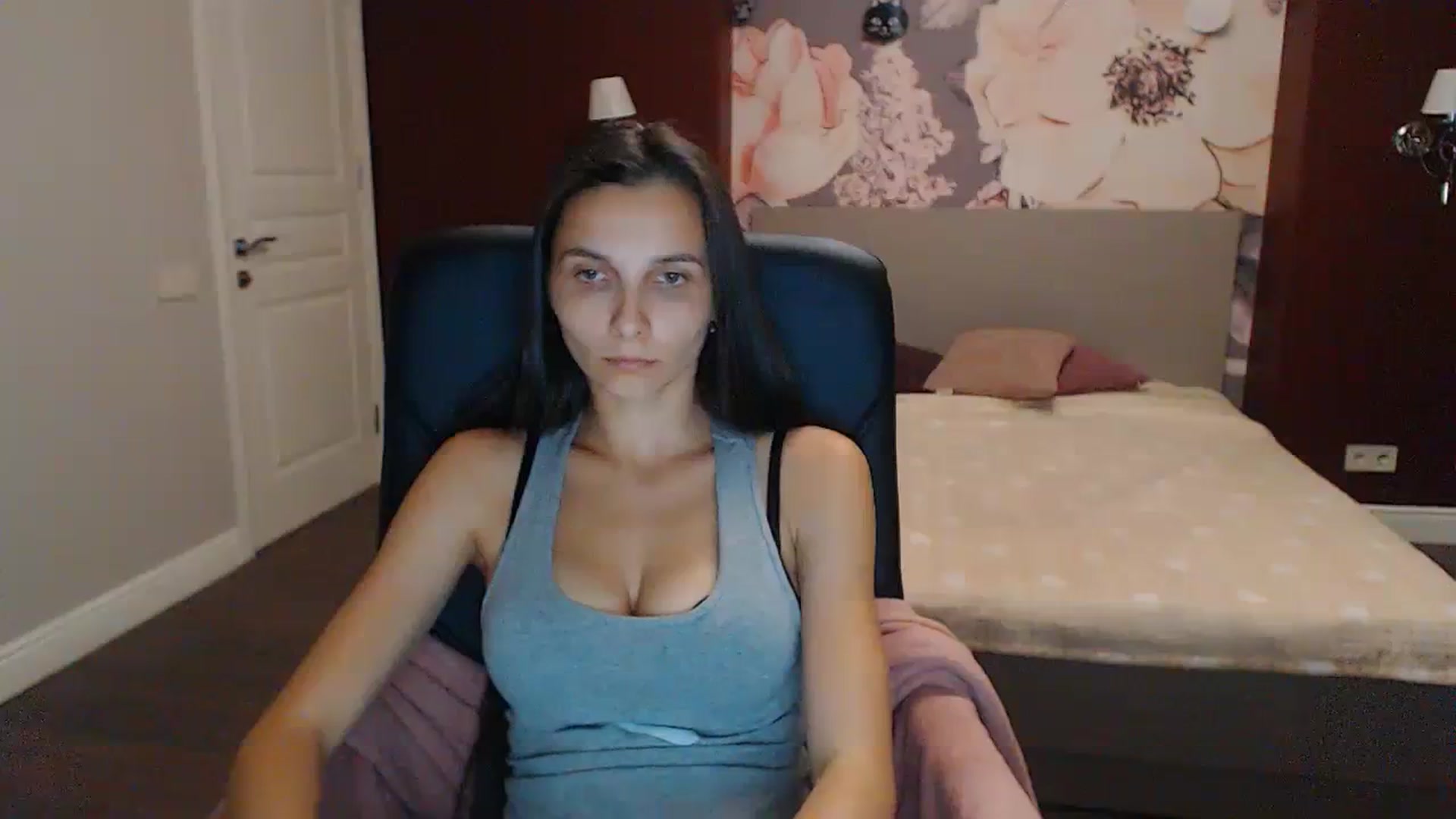 Gallery image thumbnail from Karina_Mils's myfreecams stream on, 09/10/2023, 17:04 image 17 of 20
