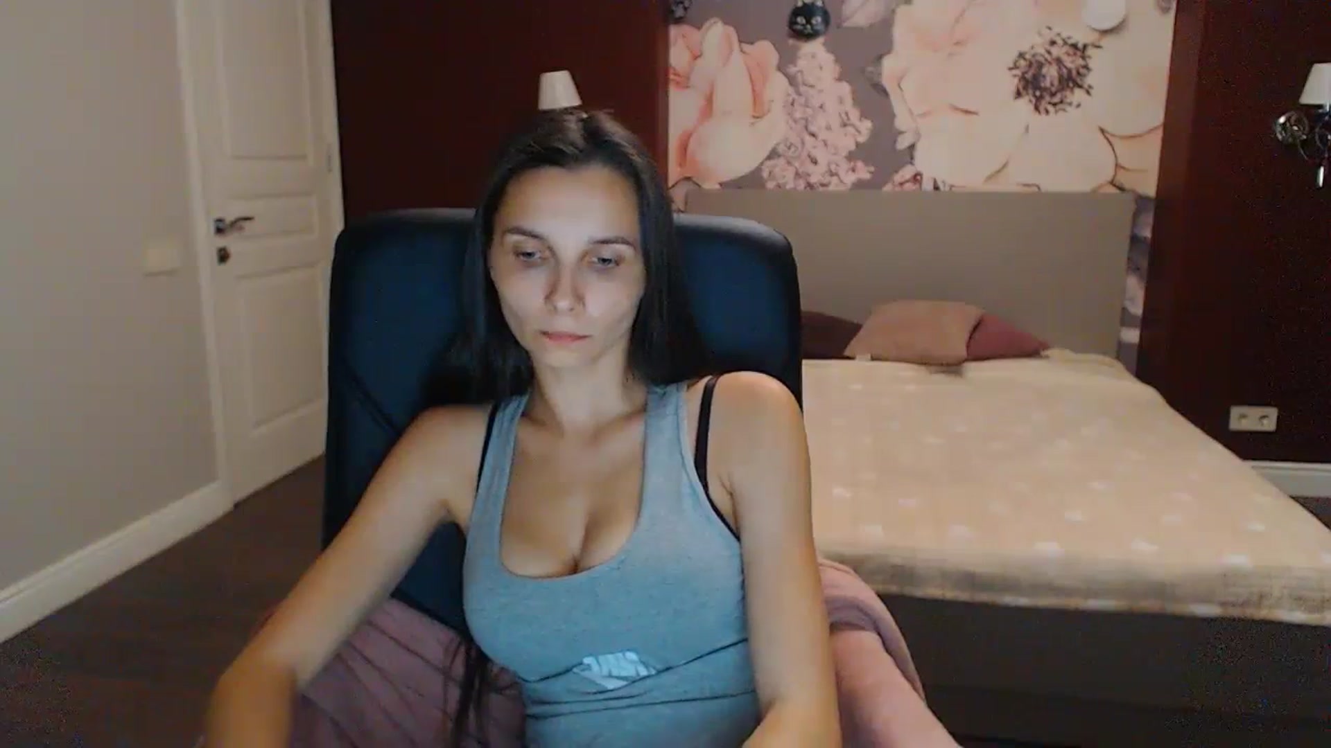 Gallery image thumbnail from Karina_Mils's myfreecams stream on, 09/10/2023, 17:04 image 11 of 20