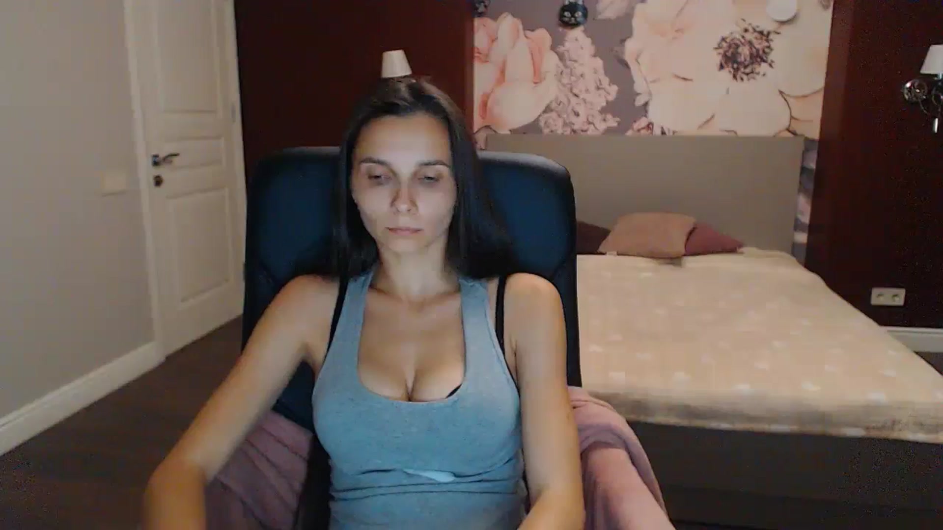Gallery image thumbnail from Karina_Mils's myfreecams stream on, 09/10/2023, 17:04 image 13 of 20
