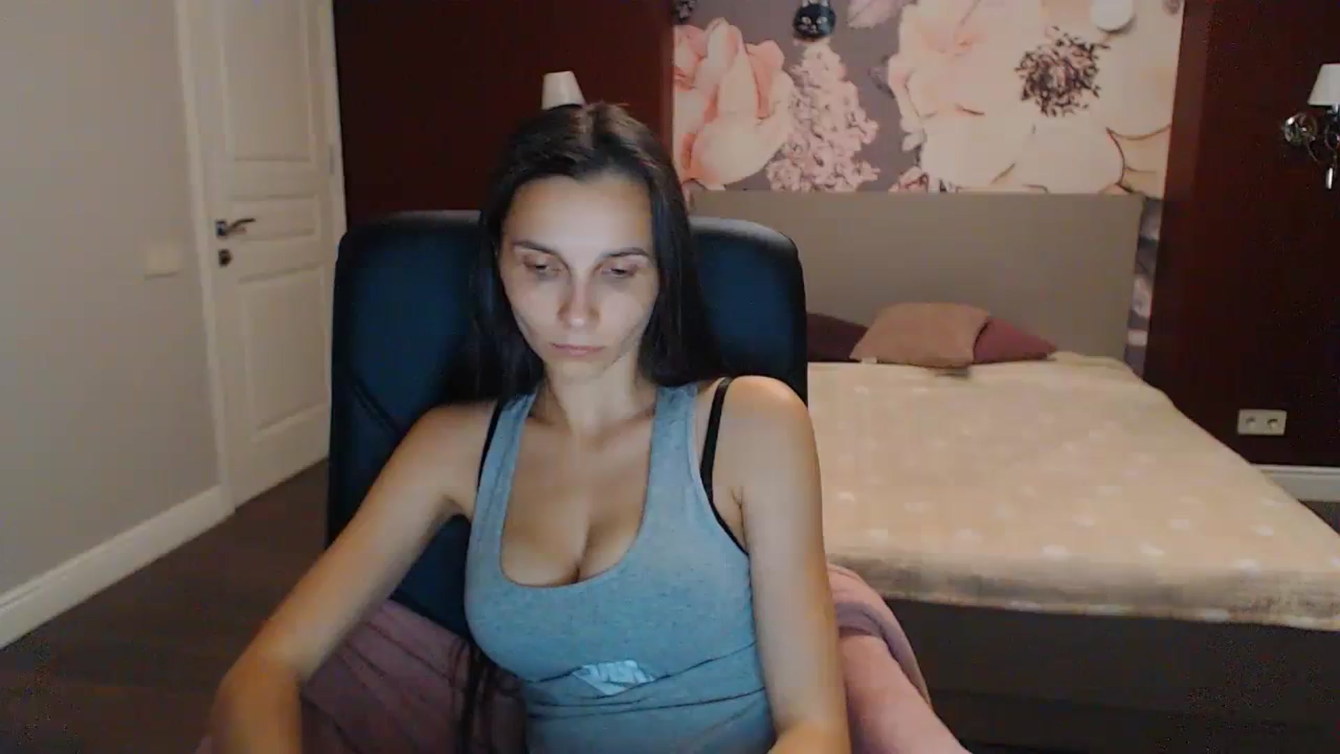 Gallery image thumbnail from Karina_Mils's myfreecams stream on, 09/10/2023, 17:04 image 10 of 20