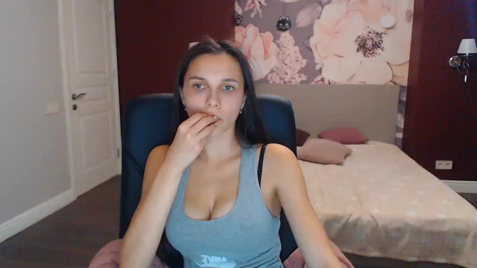 Gallery image thumbnail from Karina_Mils's myfreecams stream on, 09/11/2023, 09:03 image 10 of 20