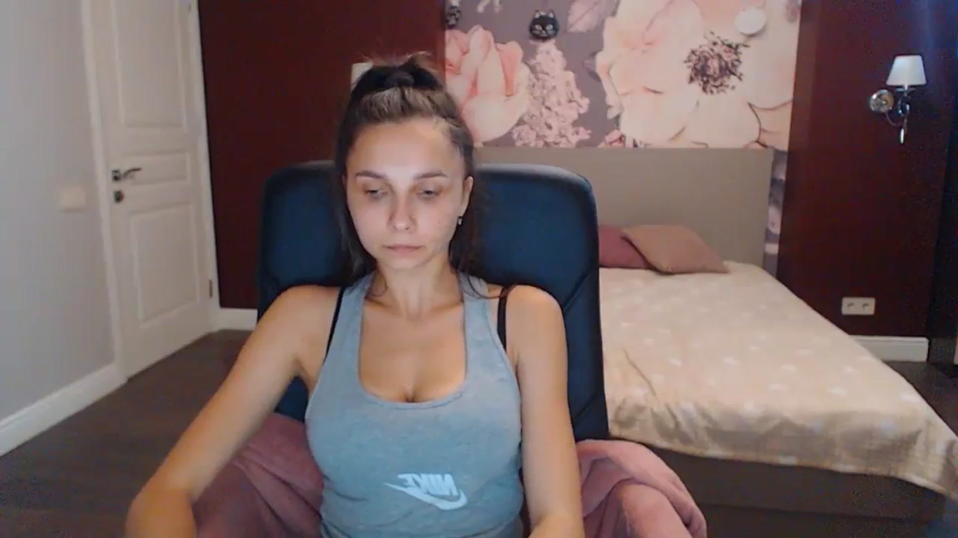 Gallery image thumbnail from Karina_Mils's myfreecams stream on, 09/14/2023, 10:11 image 4 of 20
