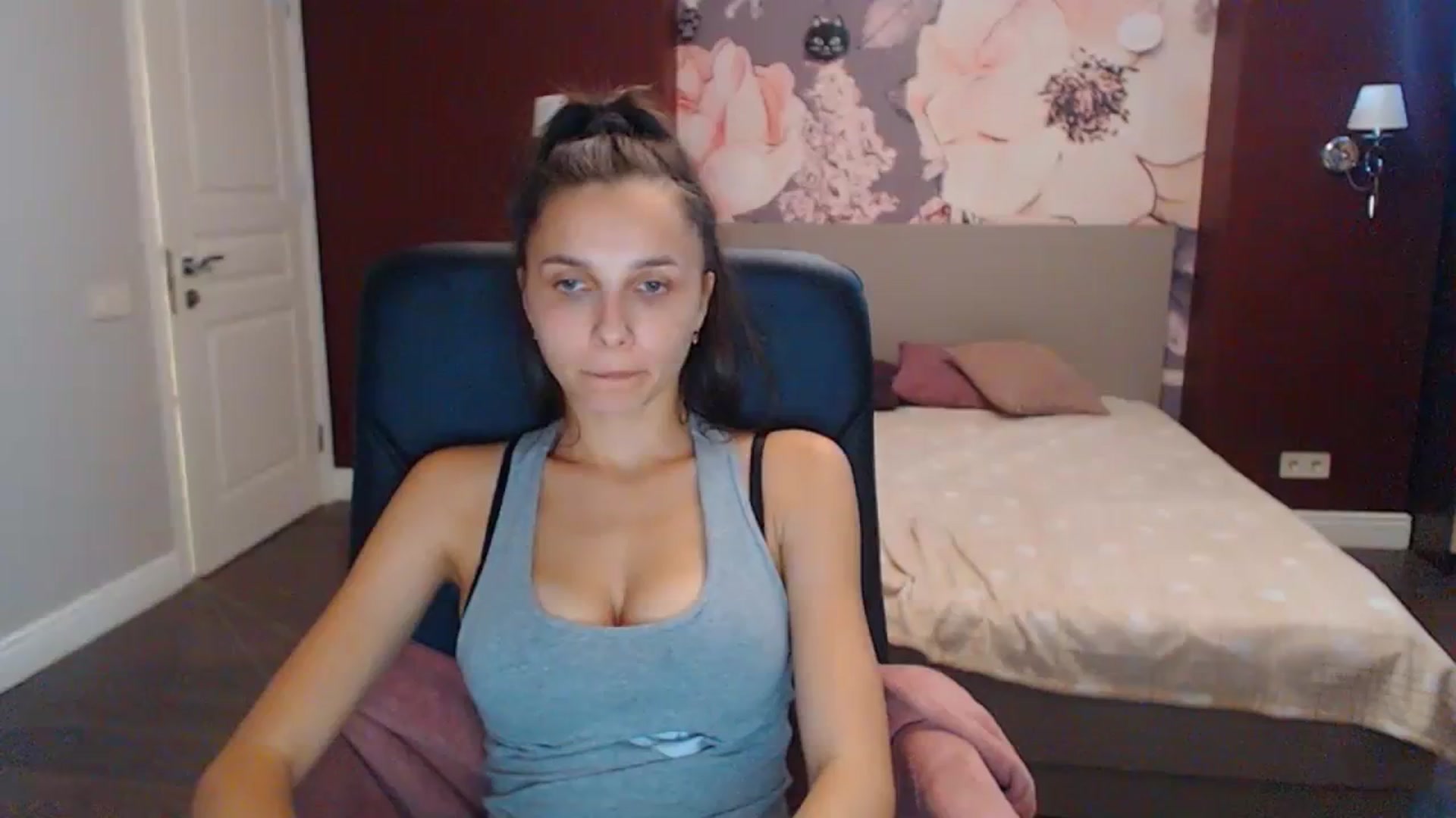 Gallery image thumbnail from Karina_Mils's myfreecams stream on, 09/14/2023, 10:11 image 16 of 20