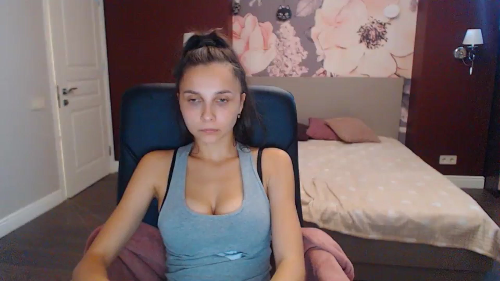 Gallery image thumbnail from Karina_Mils's myfreecams stream on, 09/14/2023, 10:11 image 17 of 20