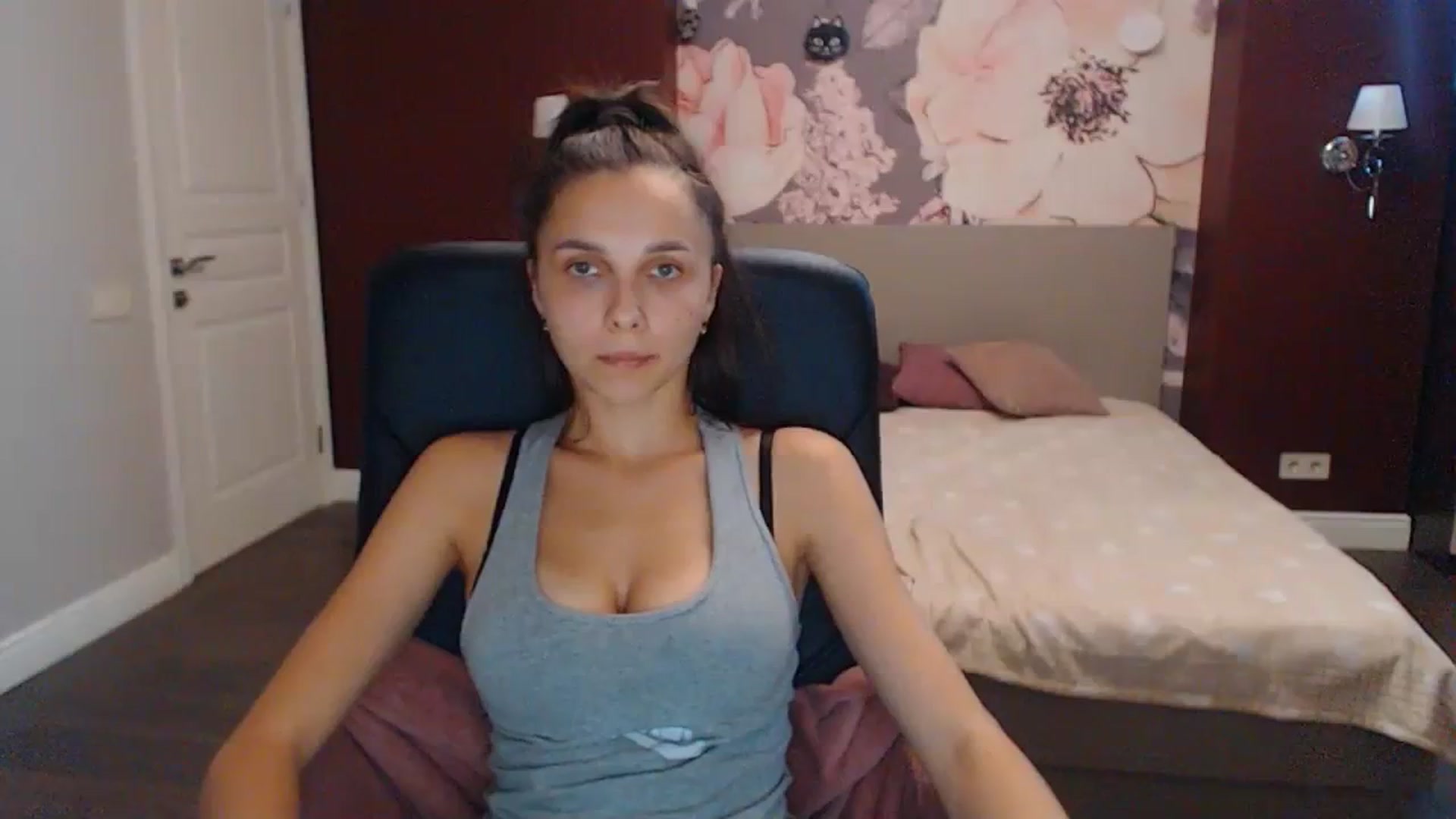 Gallery image thumbnail from Karina_Mils's myfreecams stream on, 09/14/2023, 10:11 image 7 of 20
