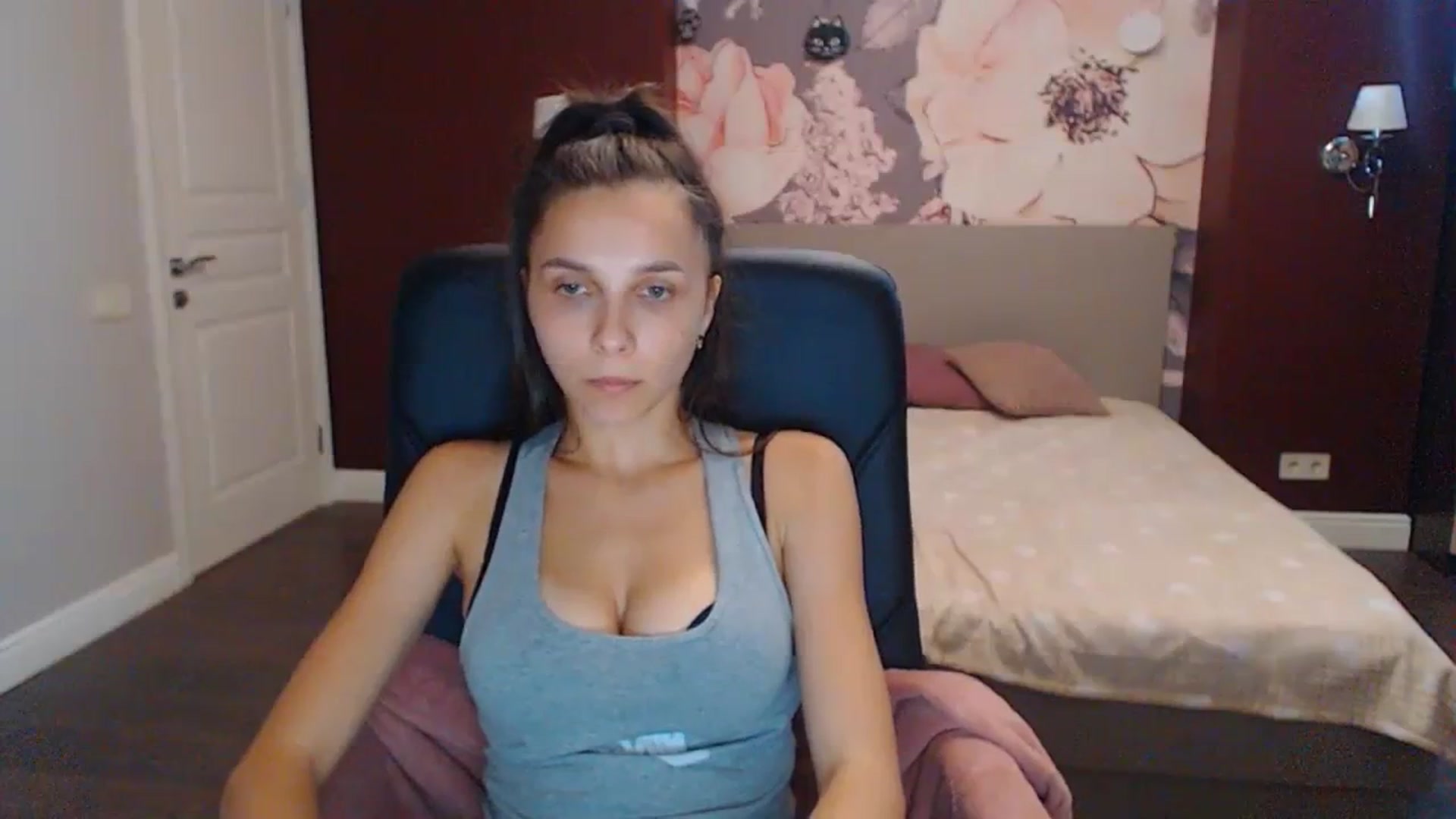 Gallery image thumbnail from Karina_Mils's myfreecams stream on, 09/14/2023, 10:11 image 5 of 20
