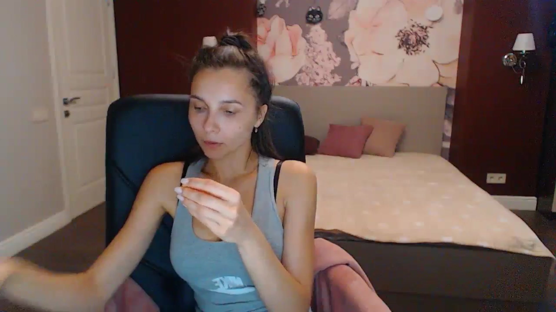 Gallery image thumbnail from Karina_Mils's myfreecams stream on, 09/15/2023, 09:17 image 18 of 20