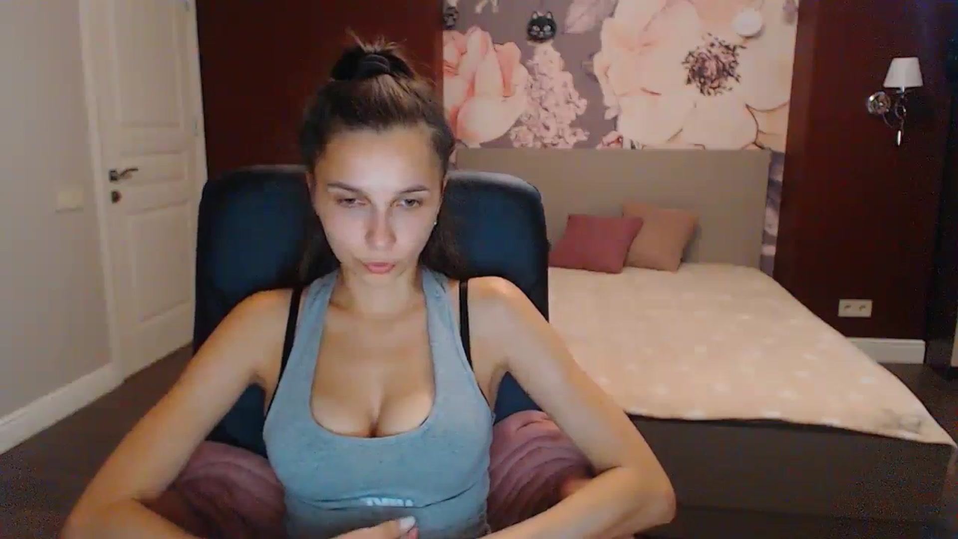 Gallery image thumbnail from Karina_Mils's myfreecams stream on, 09/15/2023, 09:17 image 5 of 20