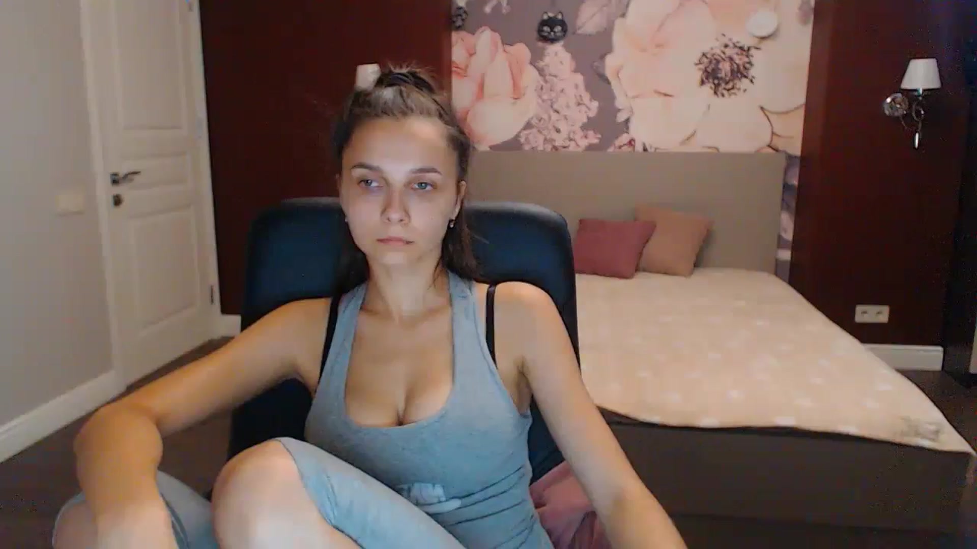 Gallery image thumbnail from Karina_Mils's myfreecams stream on, 09/15/2023, 09:17 image 16 of 20