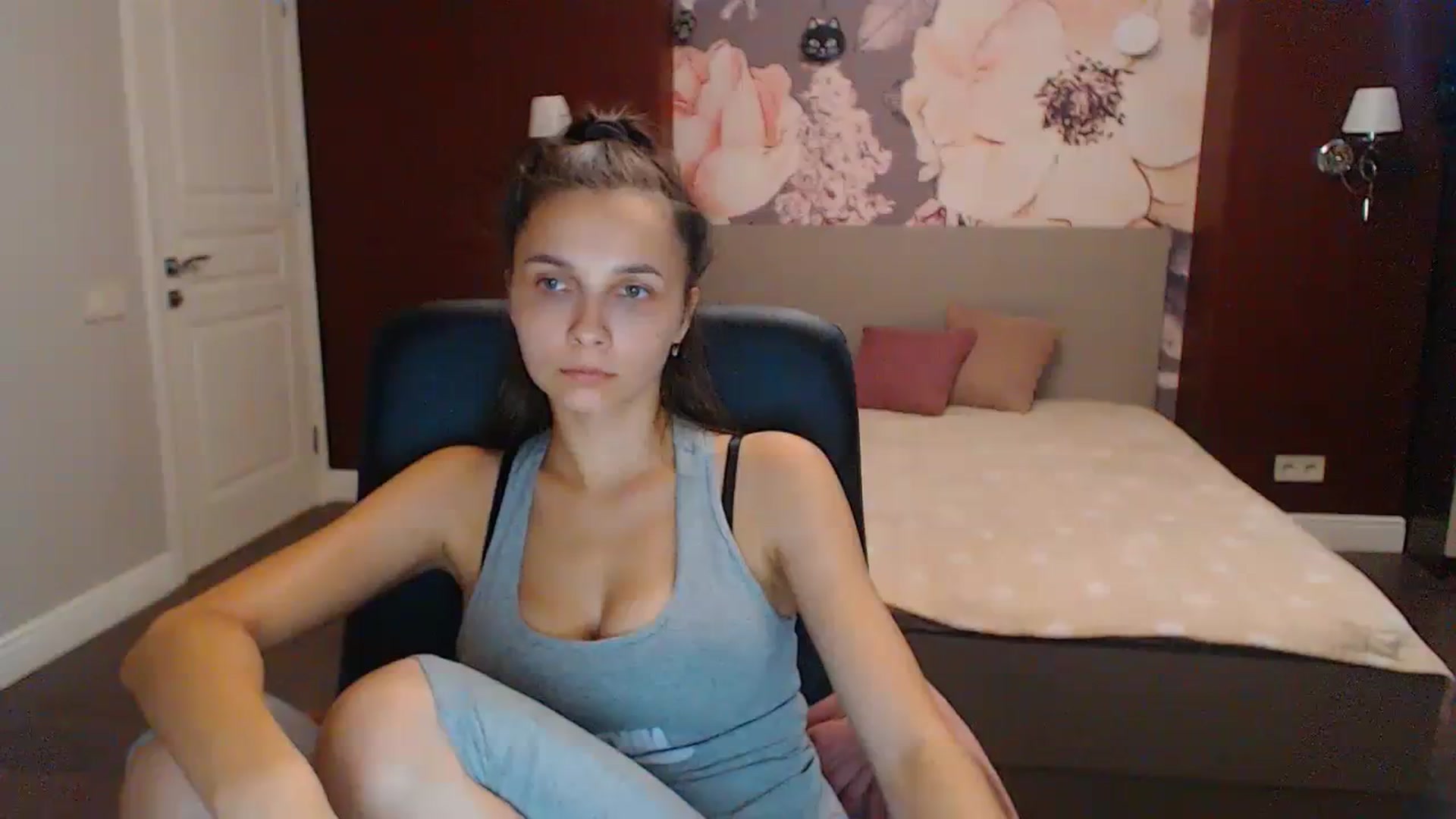 Gallery image thumbnail from Karina_Mils's myfreecams stream on, 09/15/2023, 09:17 image 9 of 20