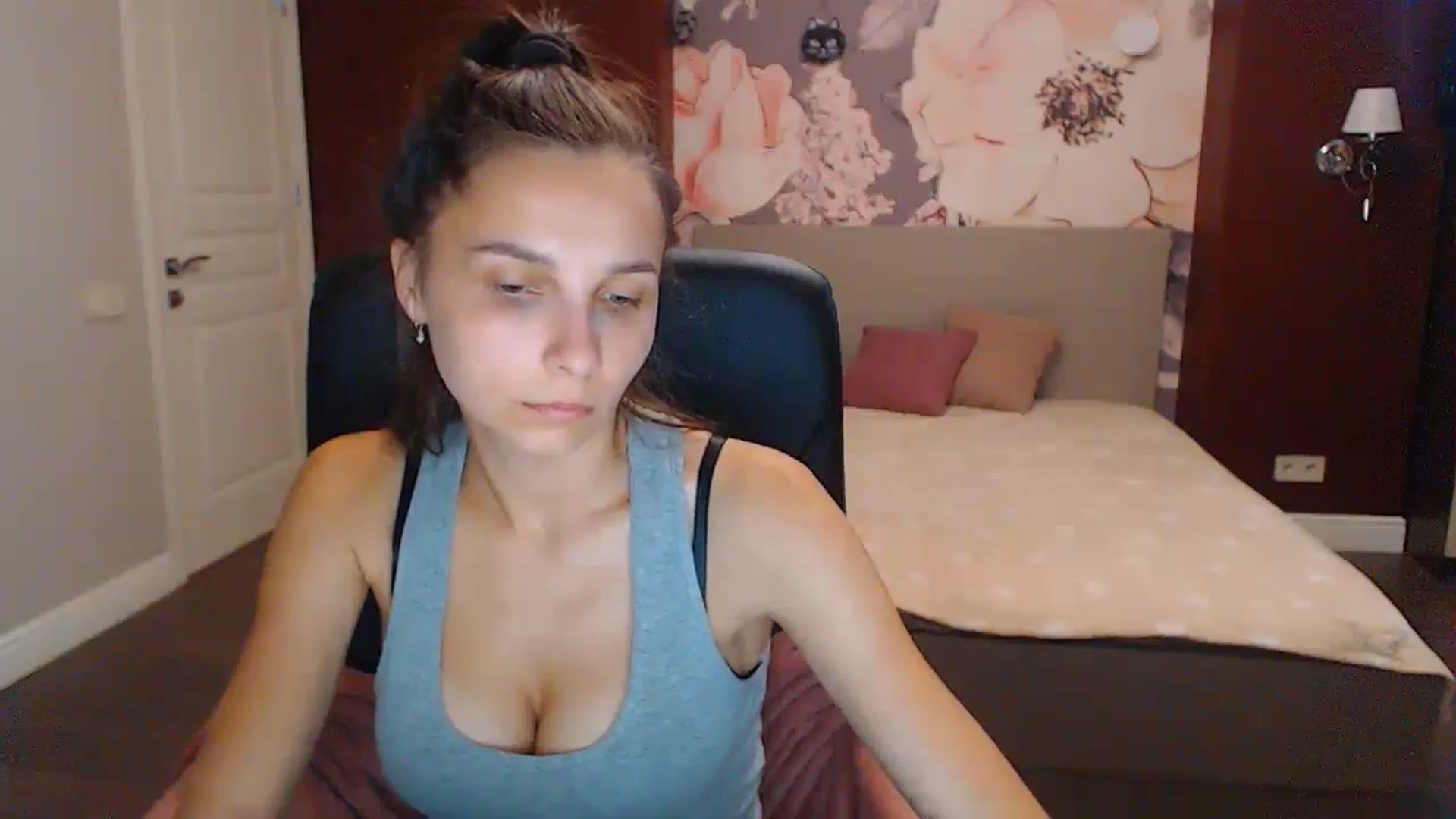 Gallery image thumbnail from Karina_Mils's myfreecams stream on, 09/15/2023, 09:17 image 7 of 20