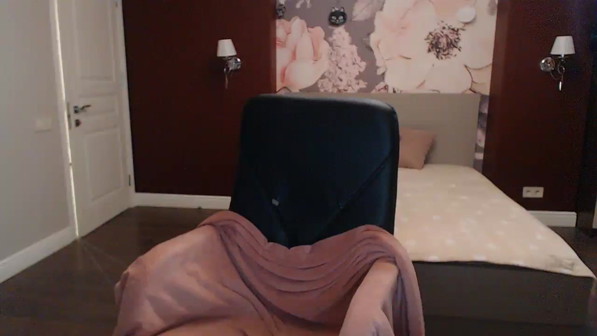 Gallery image thumbnail from Karina_Mils's myfreecams stream on, 09/15/2023, 09:17 image 6 of 20