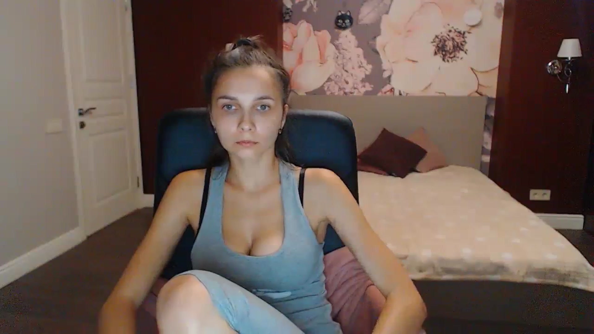 Gallery image thumbnail from Karina_Mils's myfreecams stream on, 09/15/2023, 15:02 image 10 of 20