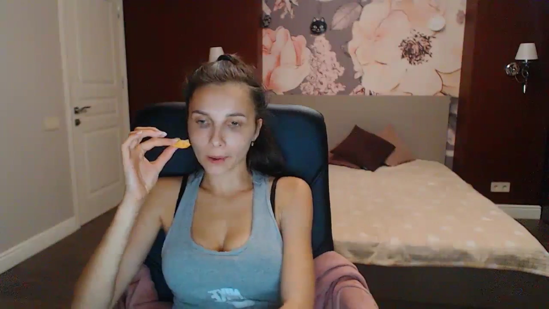 Gallery image thumbnail from Karina_Mils's myfreecams stream on, 09/15/2023, 15:45 image 9 of 20
