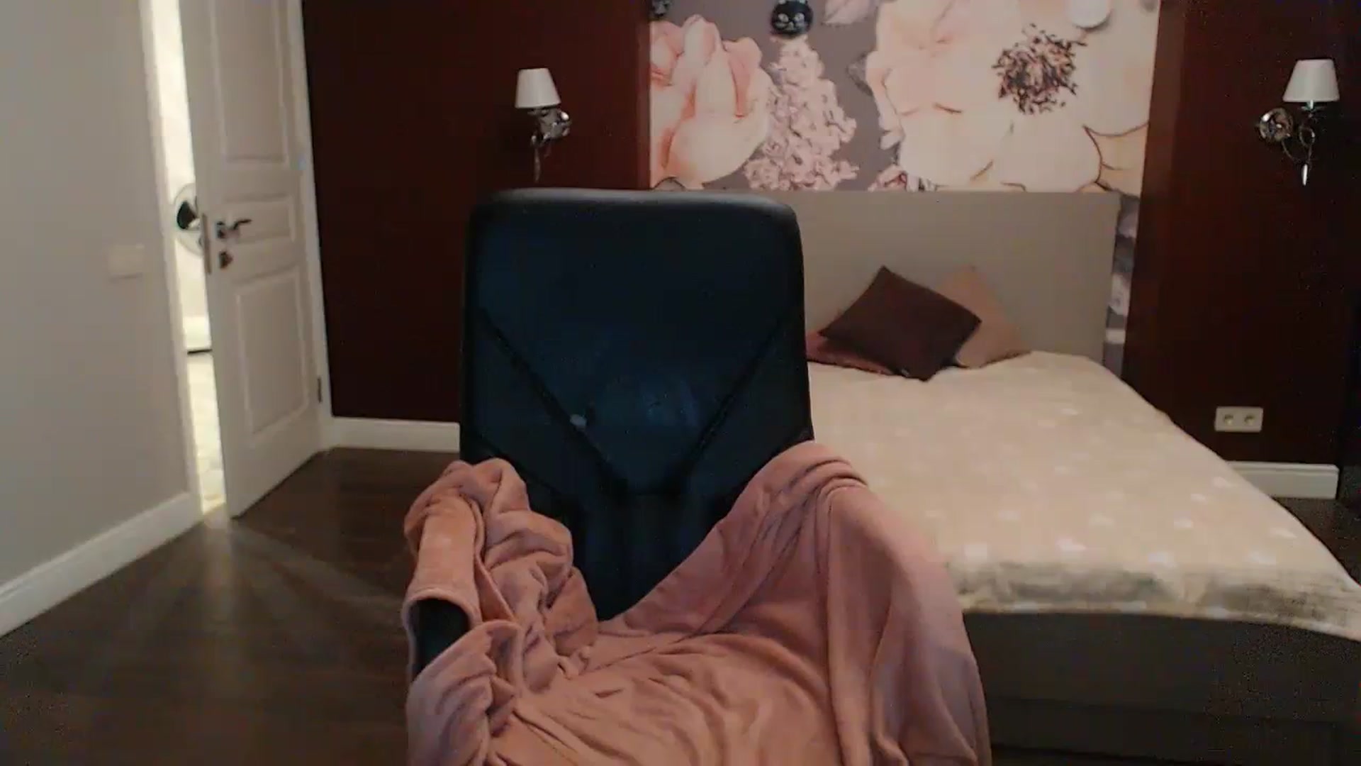 Gallery image thumbnail from Karina_Mils's myfreecams stream on, 09/15/2023, 15:45 image 8 of 20