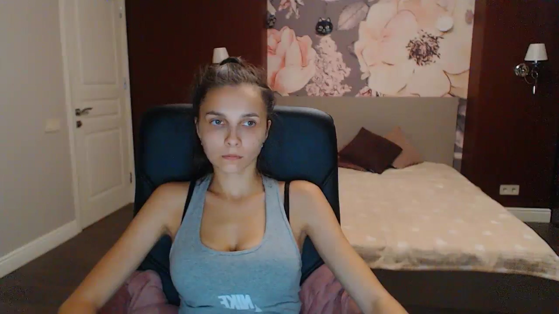 Gallery image thumbnail from Karina_Mils's myfreecams stream on, 09/15/2023, 15:45 image 15 of 20