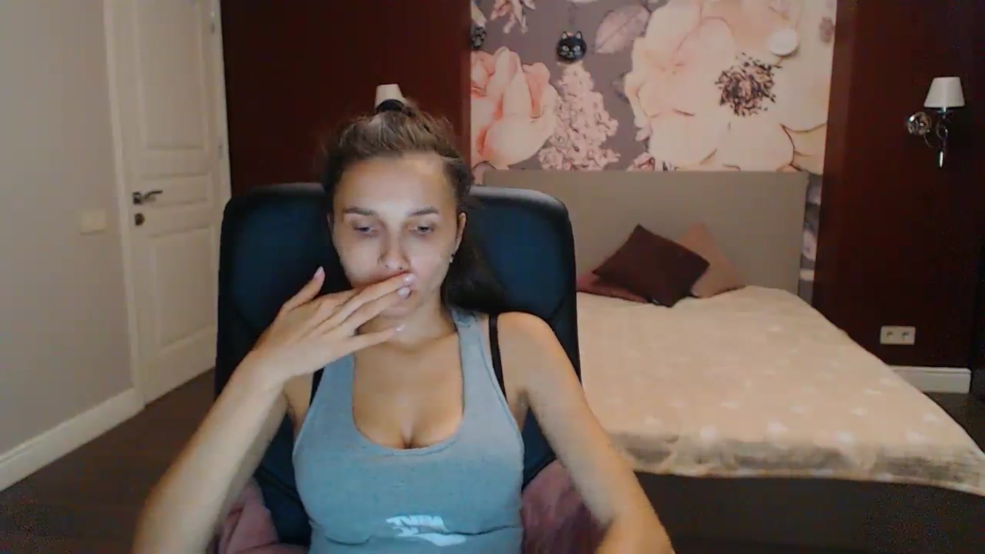 Gallery image thumbnail from Karina_Mils's myfreecams stream on, 09/15/2023, 15:45 image 10 of 20