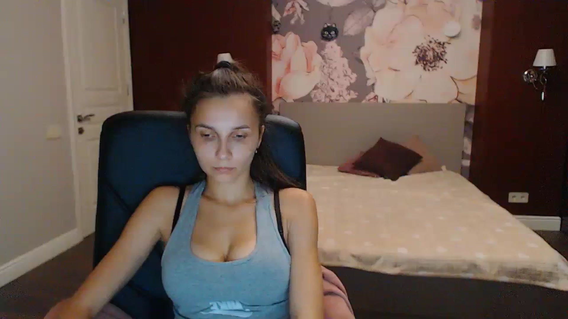 Gallery image thumbnail from Karina_Mils's myfreecams stream on, 09/15/2023, 17:33 image 9 of 20