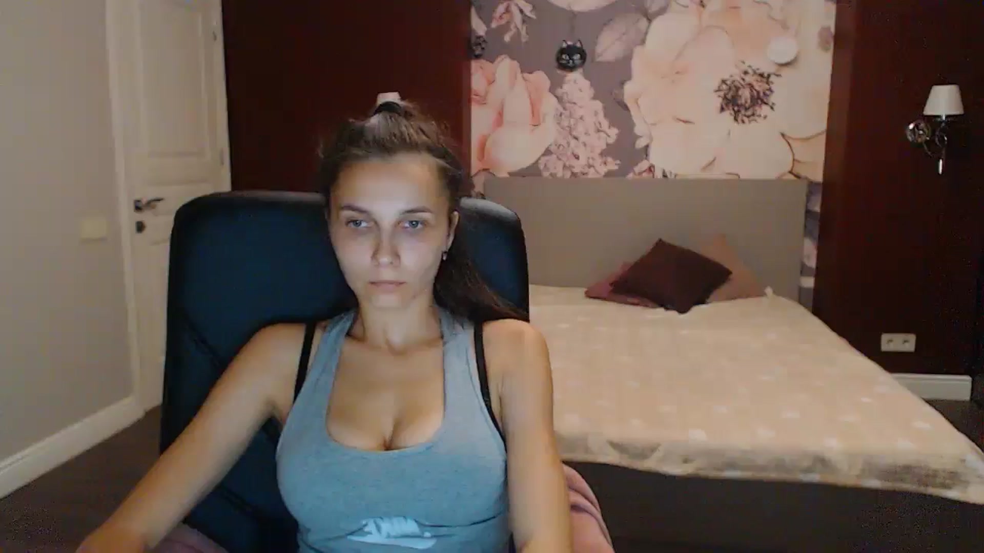Gallery image thumbnail from Karina_Mils's myfreecams stream on, 09/15/2023, 17:33 image 7 of 20