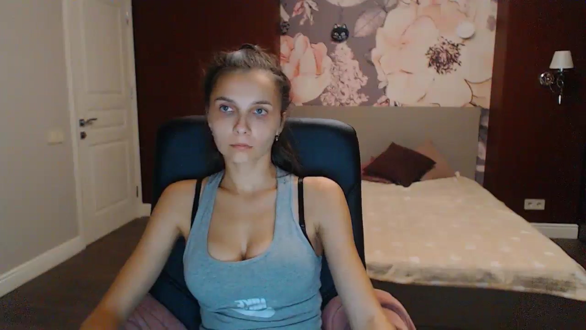 Gallery image thumbnail from Karina_Mils's myfreecams stream on, 09/15/2023, 17:33 image 16 of 20