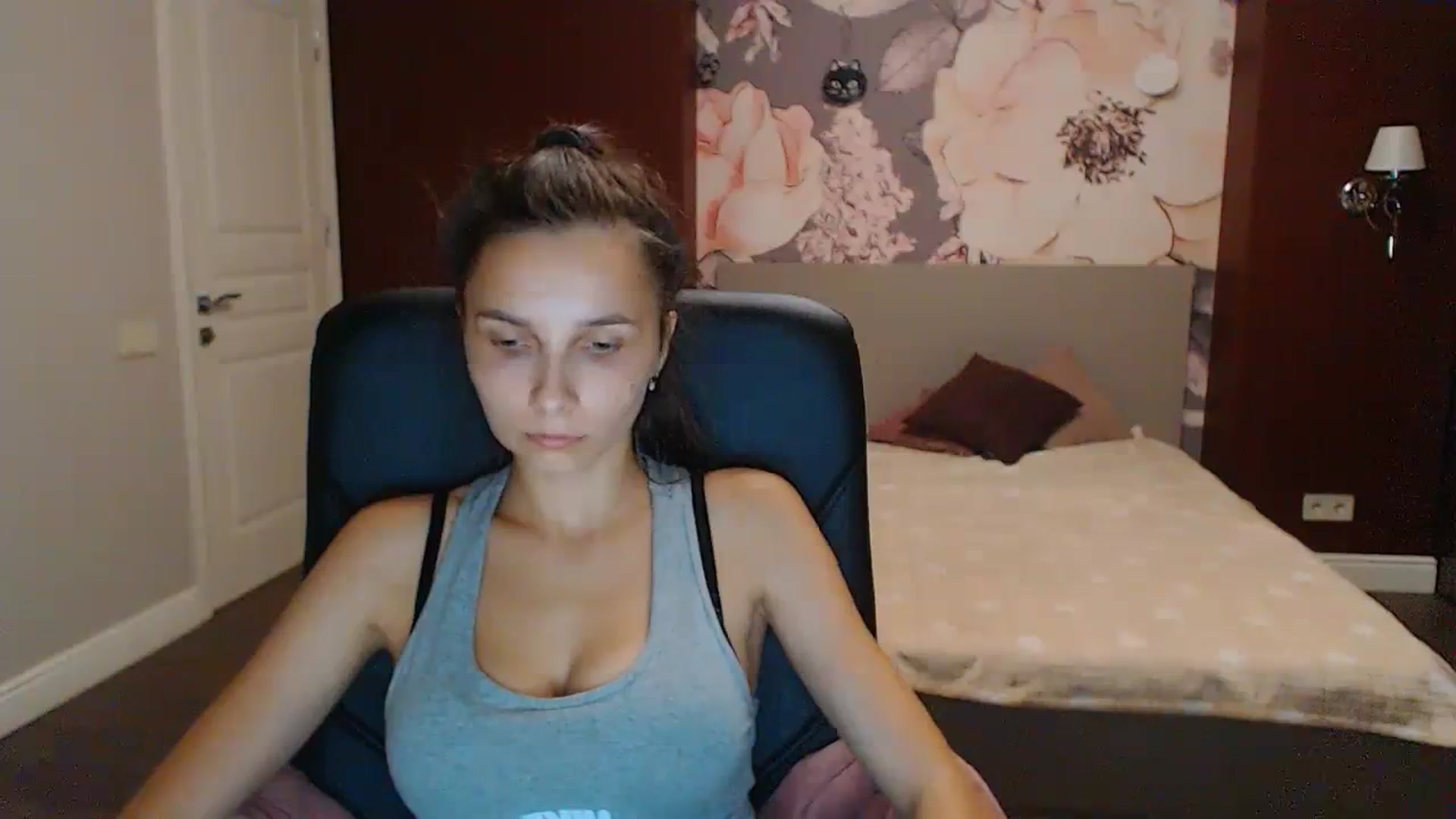 Gallery image thumbnail from Karina_Mils's myfreecams stream on, 09/15/2023, 17:33 image 12 of 20