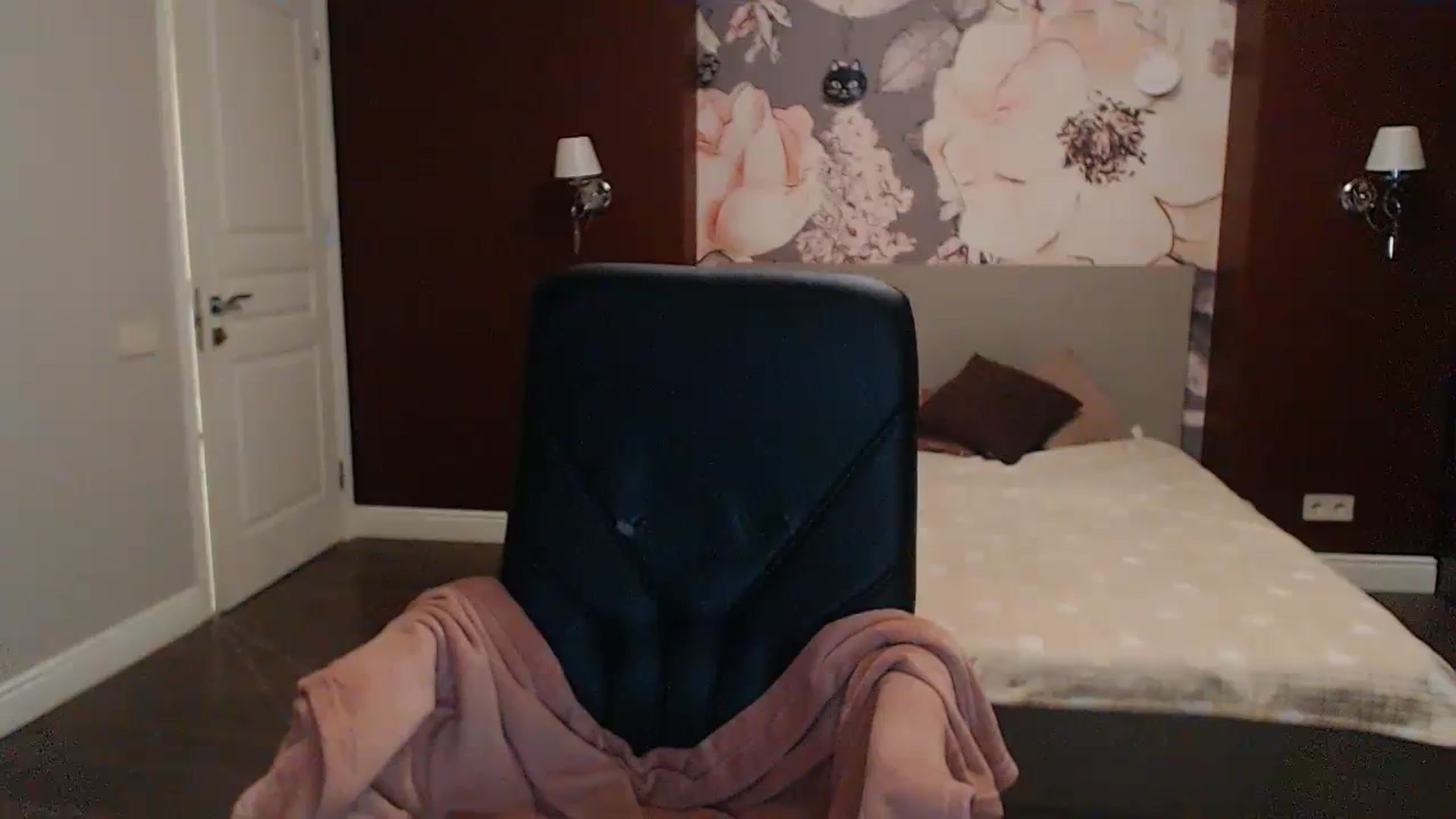 Gallery image thumbnail from Karina_Mils's myfreecams stream on, 09/15/2023, 17:33 image 13 of 20