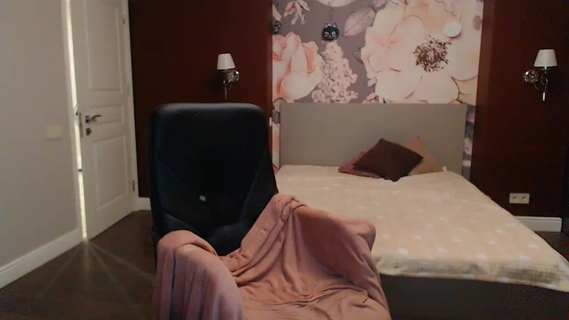Gallery image thumbnail from Karina_Mils's myfreecams stream on, 09/15/2023, 17:33 image 10 of 20