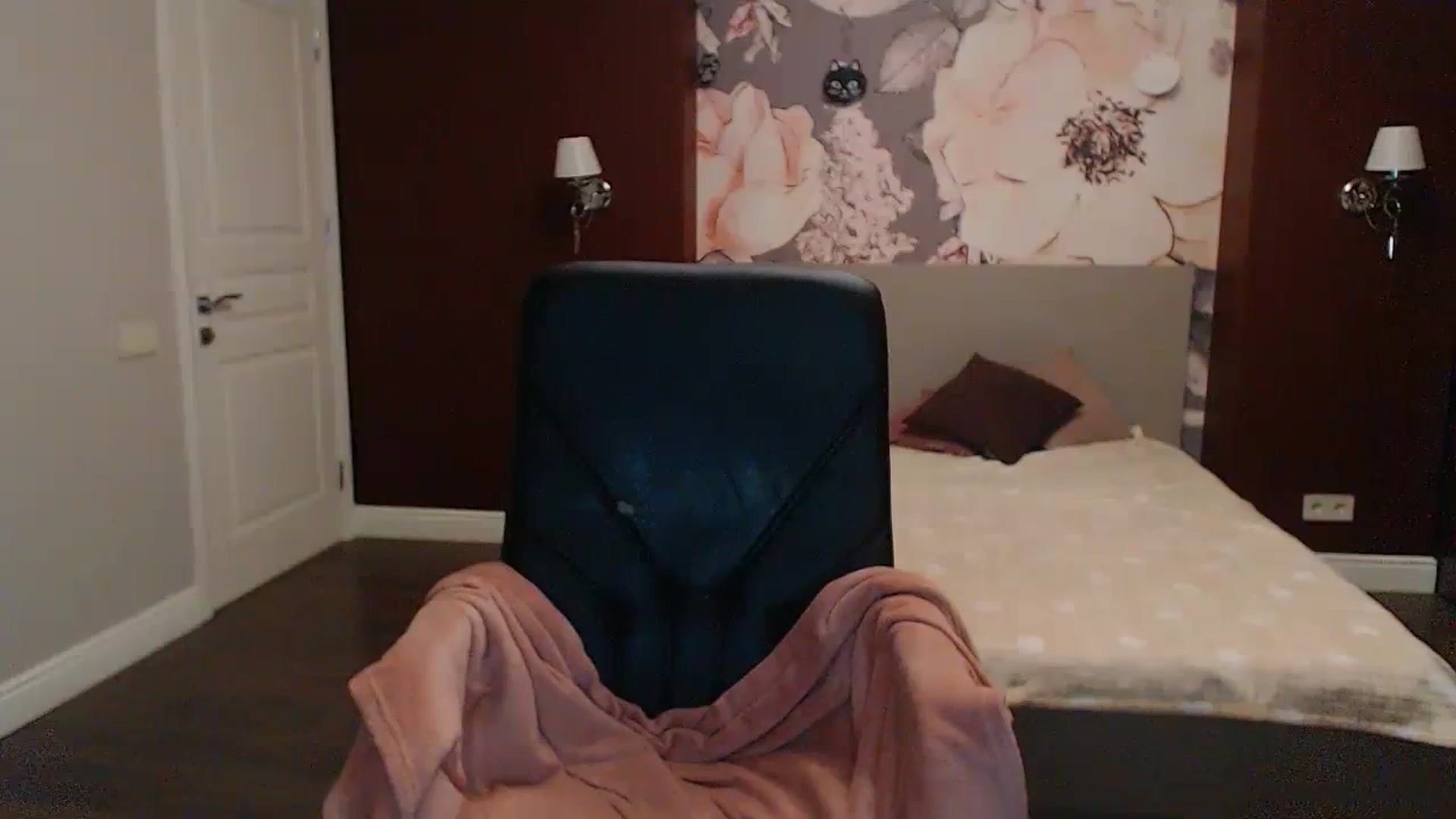 Gallery image thumbnail from Karina_Mils's myfreecams stream on, 09/15/2023, 17:33 image 17 of 20