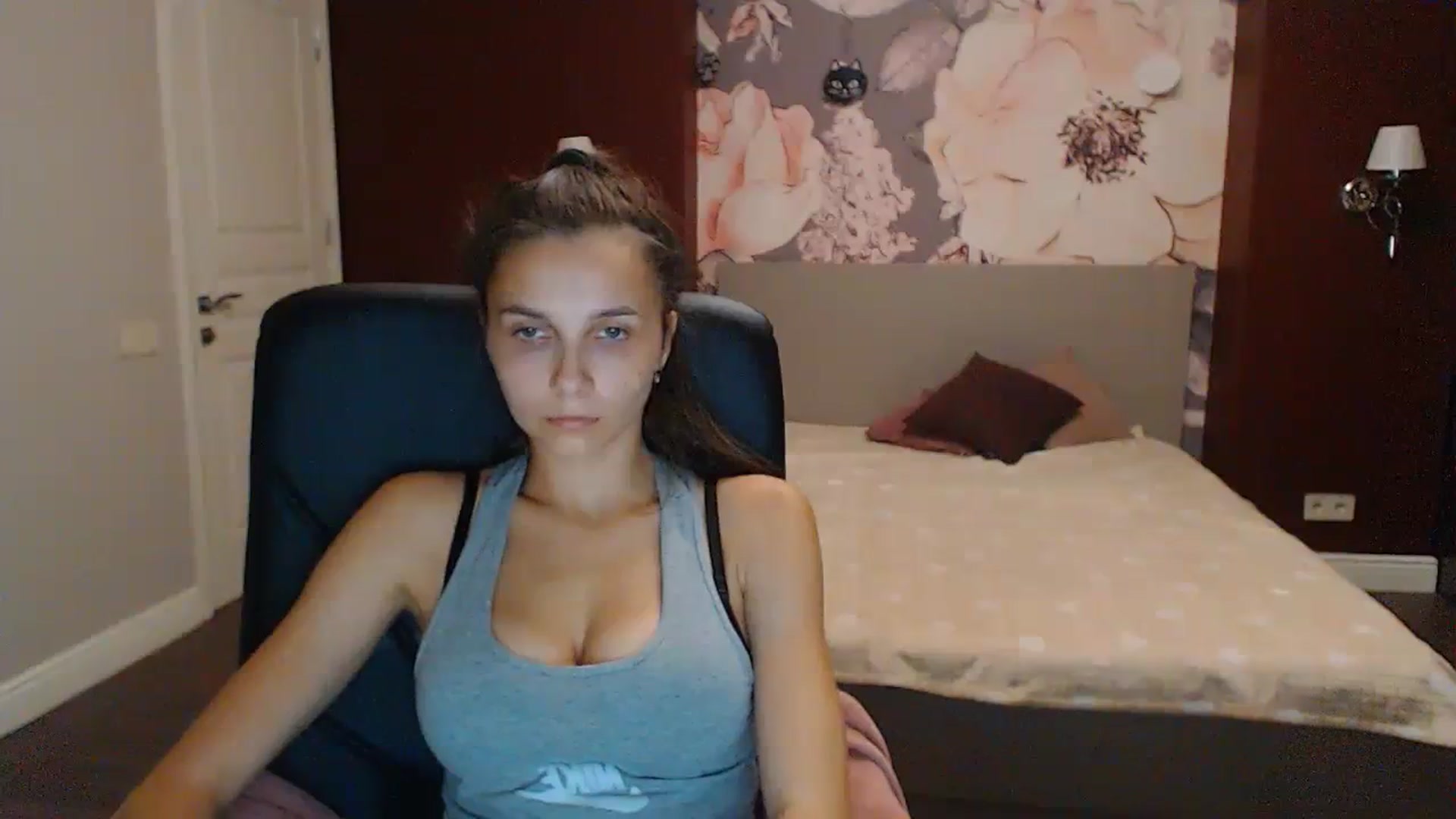 Gallery image thumbnail from Karina_Mils's myfreecams stream on, 09/15/2023, 17:33 image 6 of 20