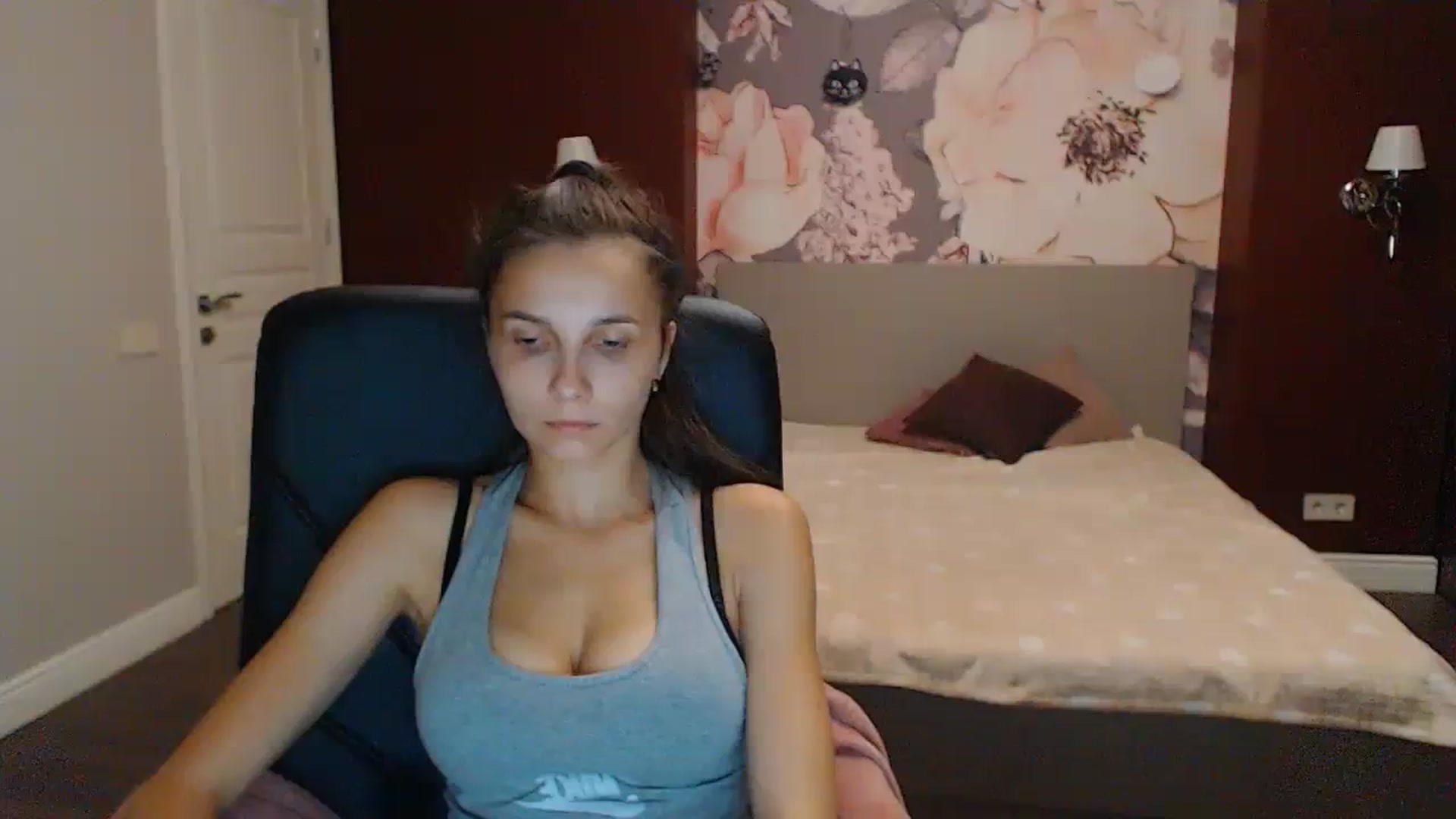 Gallery image thumbnail from Karina_Mils's myfreecams stream on, 09/15/2023, 17:33 image 8 of 20
