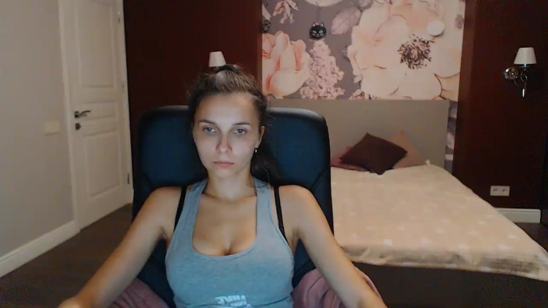 Gallery image thumbnail from Karina_Mils's myfreecams stream on, 09/15/2023, 17:33 image 15 of 20