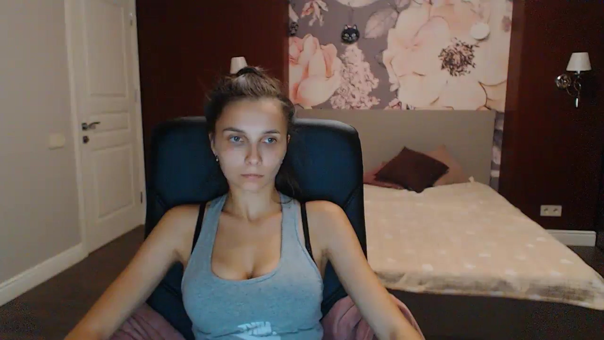 Gallery image thumbnail from Karina_Mils's myfreecams stream on, 09/15/2023, 17:33 image 14 of 20